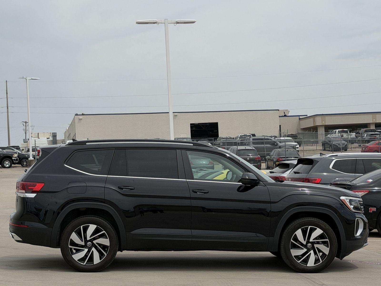2024 Volkswagen Atlas 2.0T SE w/Technology