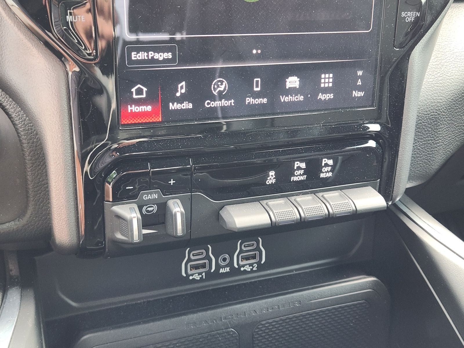 2025 RAM Ram 1500 Laramie Crew Cab 4x4 5'7' Box