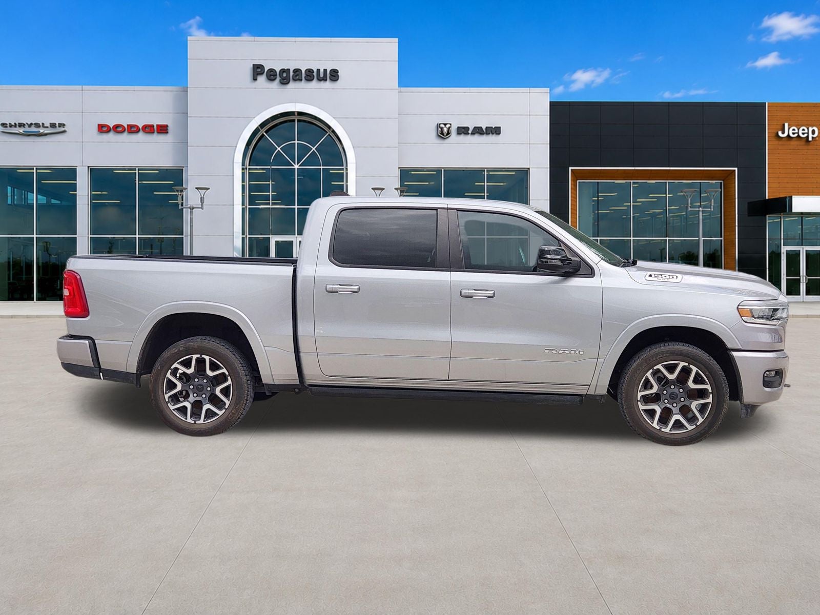 2025 RAM Ram 1500 Laramie Crew Cab 4x4 5'7' Box