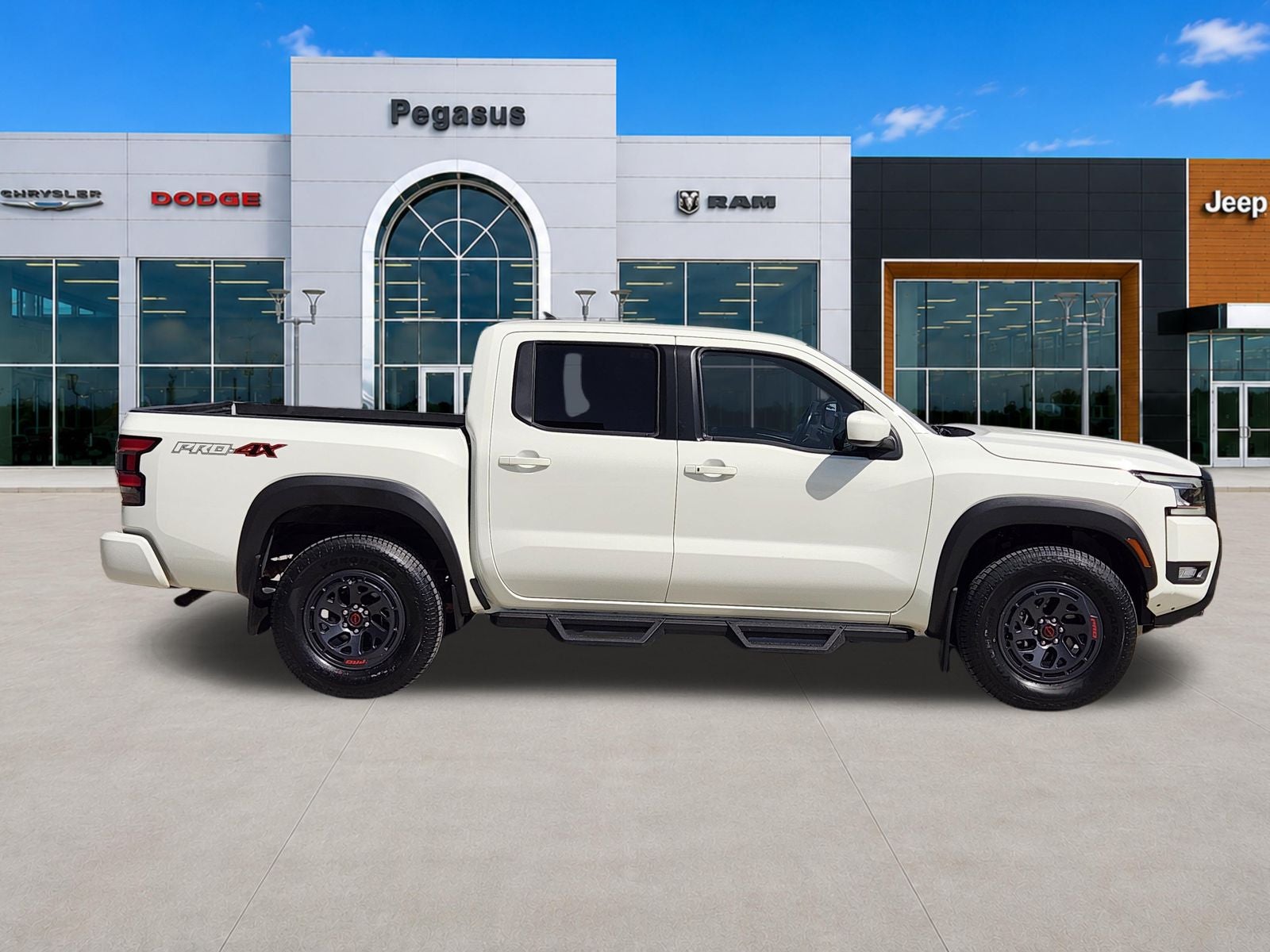 2025 Nissan Frontier Crew Cab PRO-4X 4x4