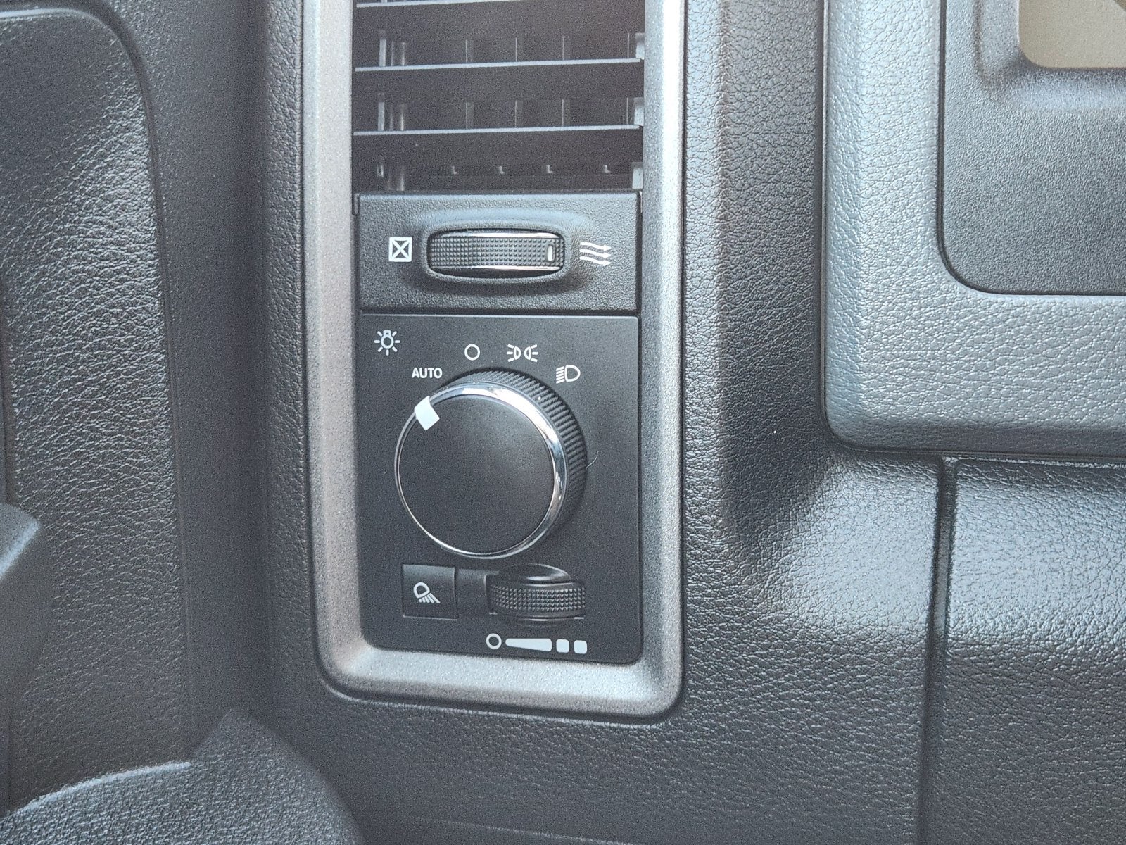 2017 RAM Ram 3500 Tradesman Crew Cab 4x4 8' Box