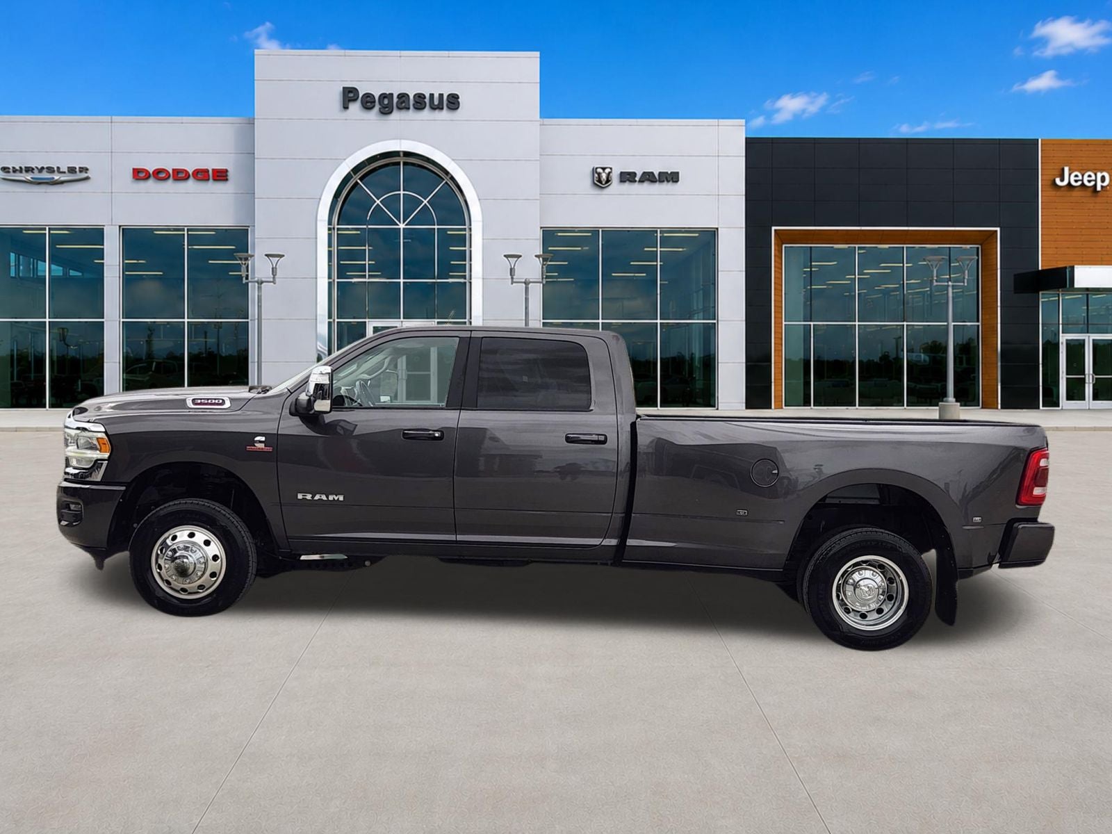 2024 RAM Ram 3500 Laramie Crew Cab 4x4 8' Box