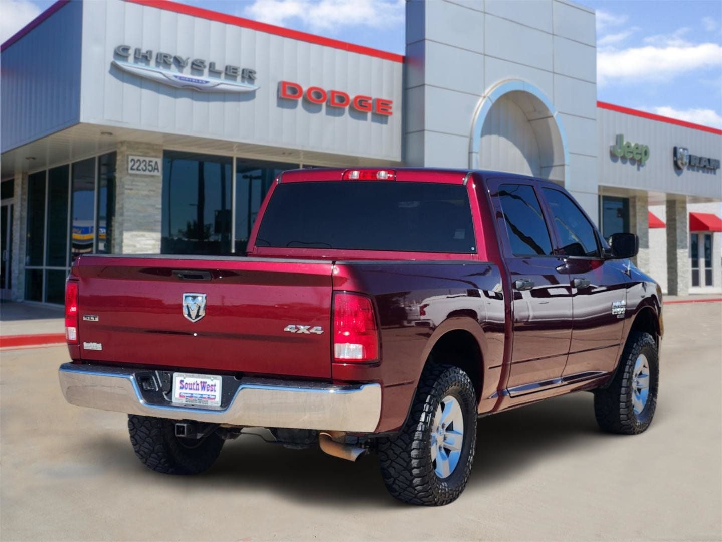 2022 RAM 1500 Classic SLT Crew Cab 4x4 5'7' Box