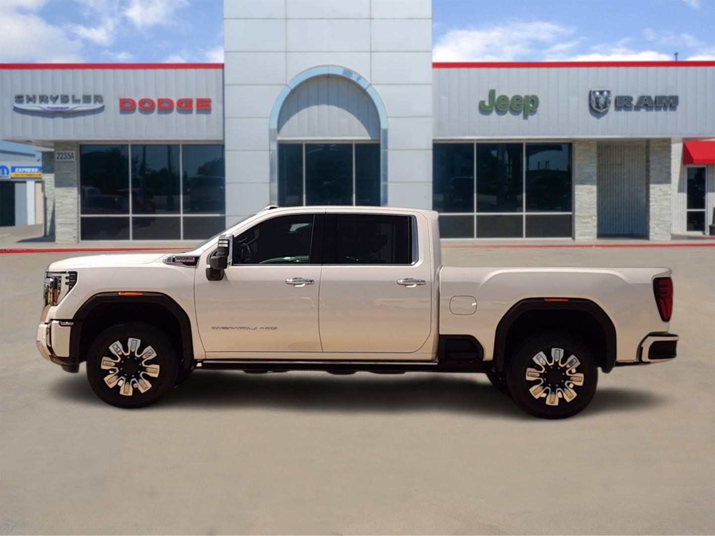 2024 GMC Sierra 2500HD 4WD Crew Cab Standard Bed Denali