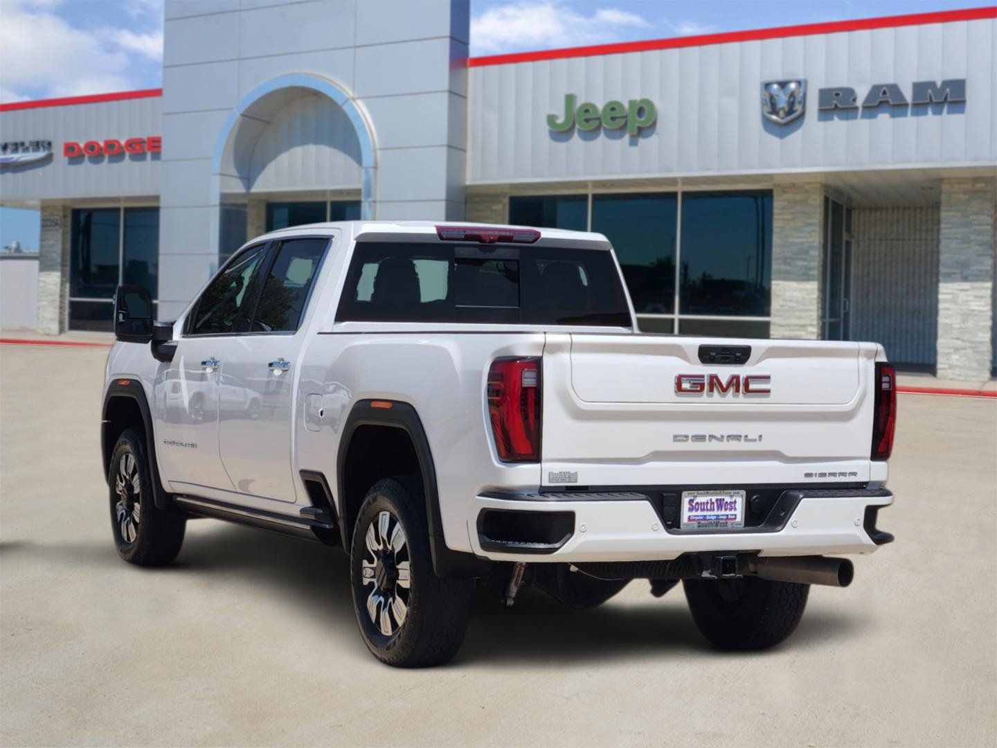 2024 GMC Sierra 2500HD 4WD Crew Cab Standard Bed Denali