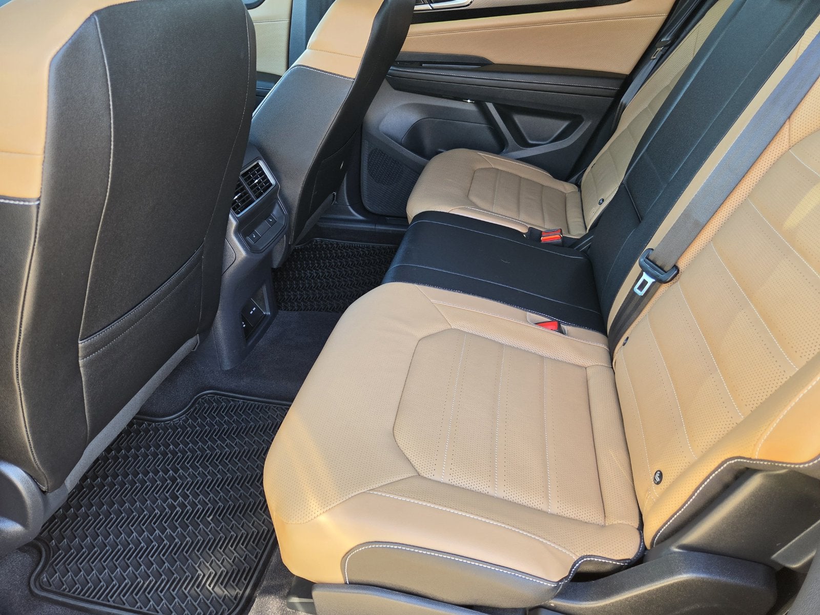 2026 Volkswagen Atlas Cross Sport SEL R-Line Black