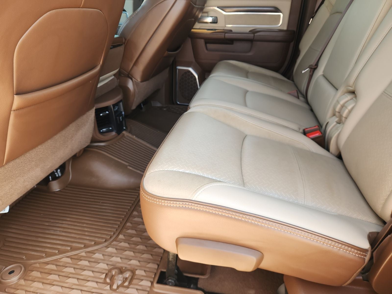2023 RAM Ram 3500 Laramie Mega Cab 4x4 6'4' Box