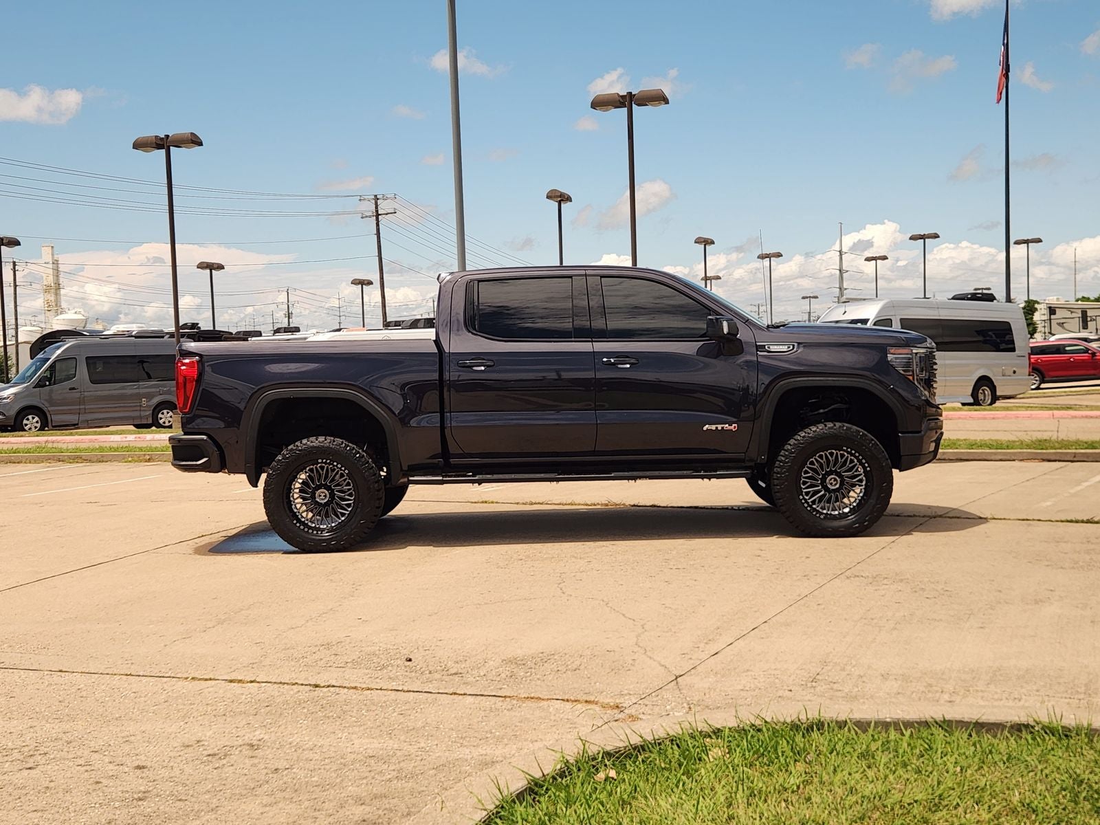 2023 GMC Sierra 1500 4WD Crew Cab Short Box AT4