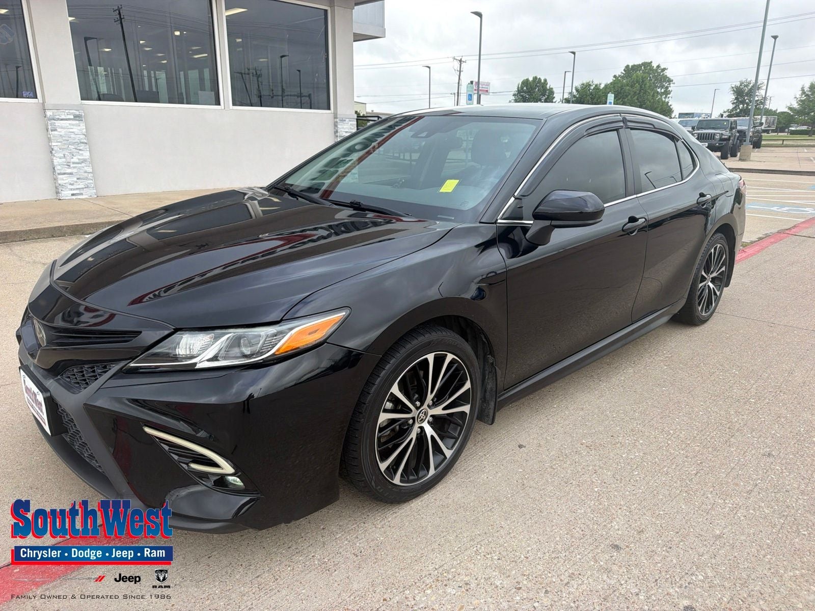 2020 Toyota Camry SE