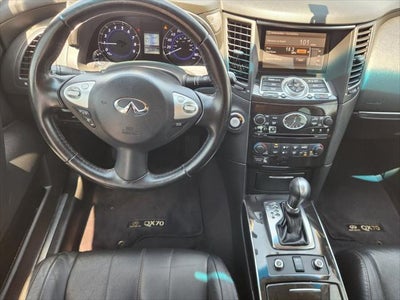 2017 INFINITI QX70 Base