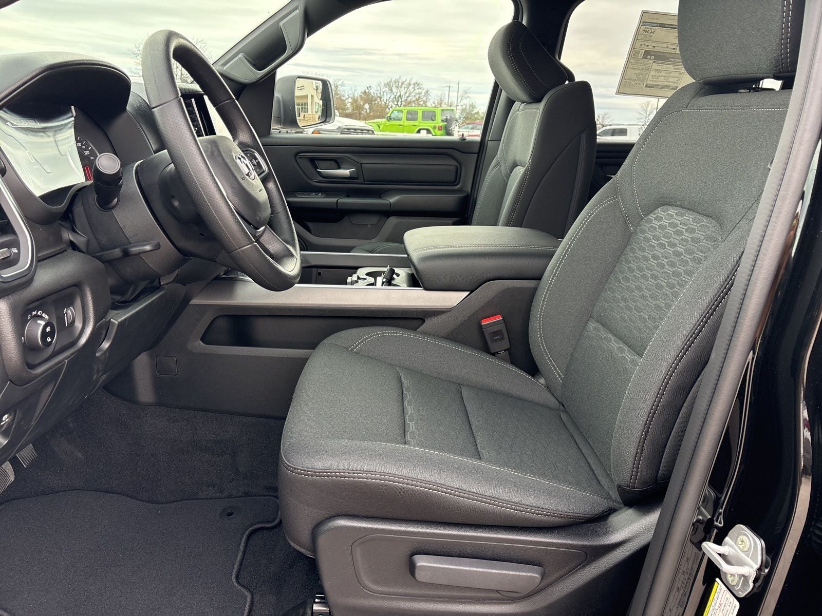 2026 RAM Ram 1500 Express Crew Cab 4x4 5'7' Box