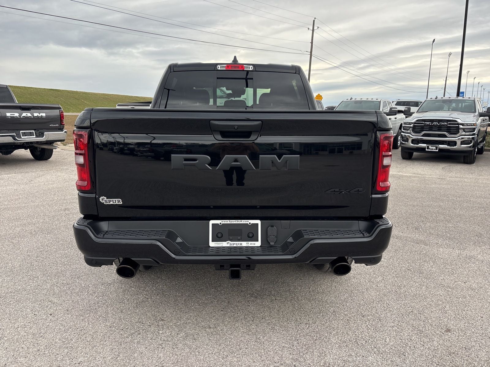 2026 RAM Ram 1500 Express Crew Cab 4x4 5'7' Box