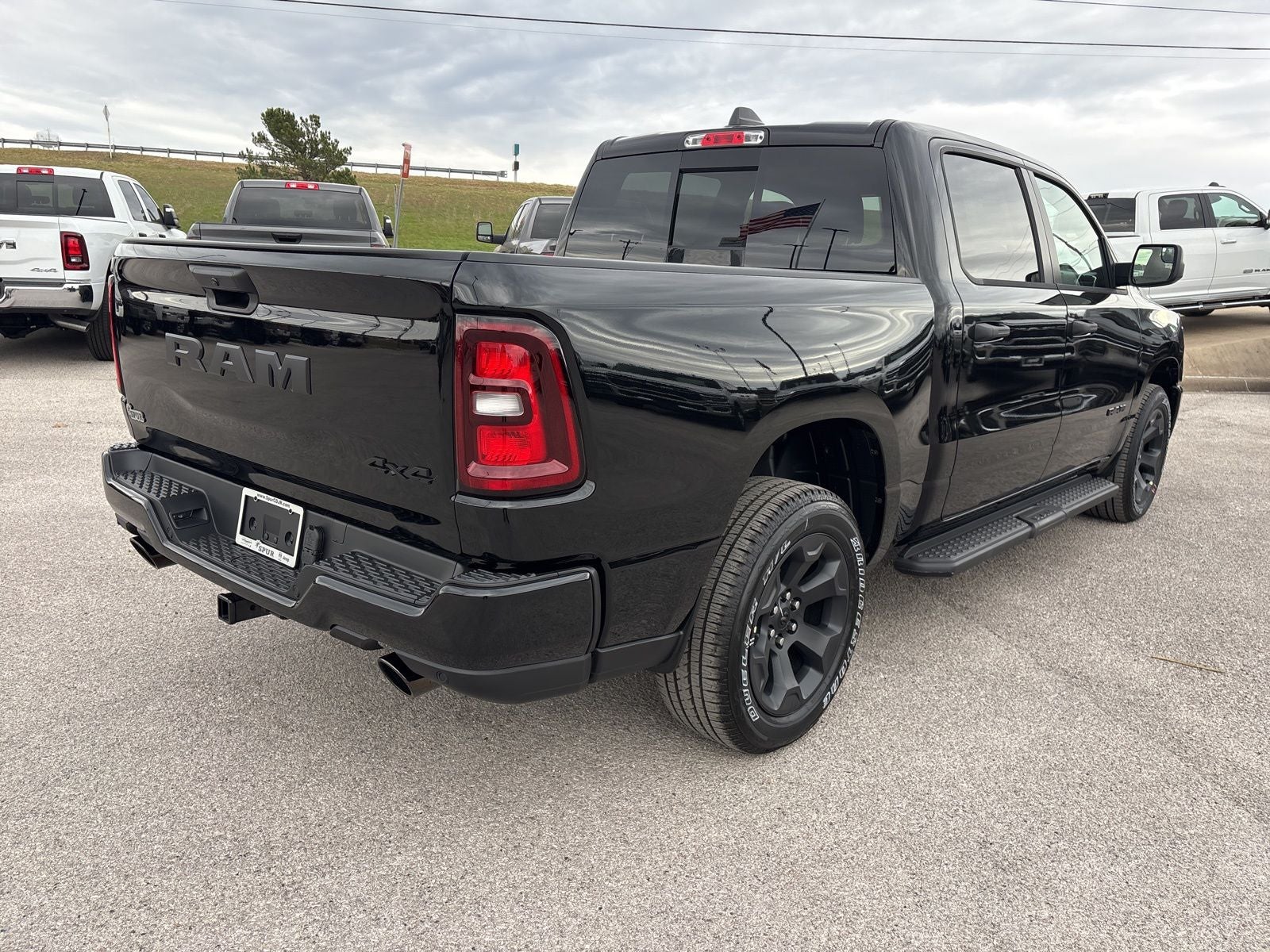 2026 RAM Ram 1500 Express Crew Cab 4x4 5'7' Box