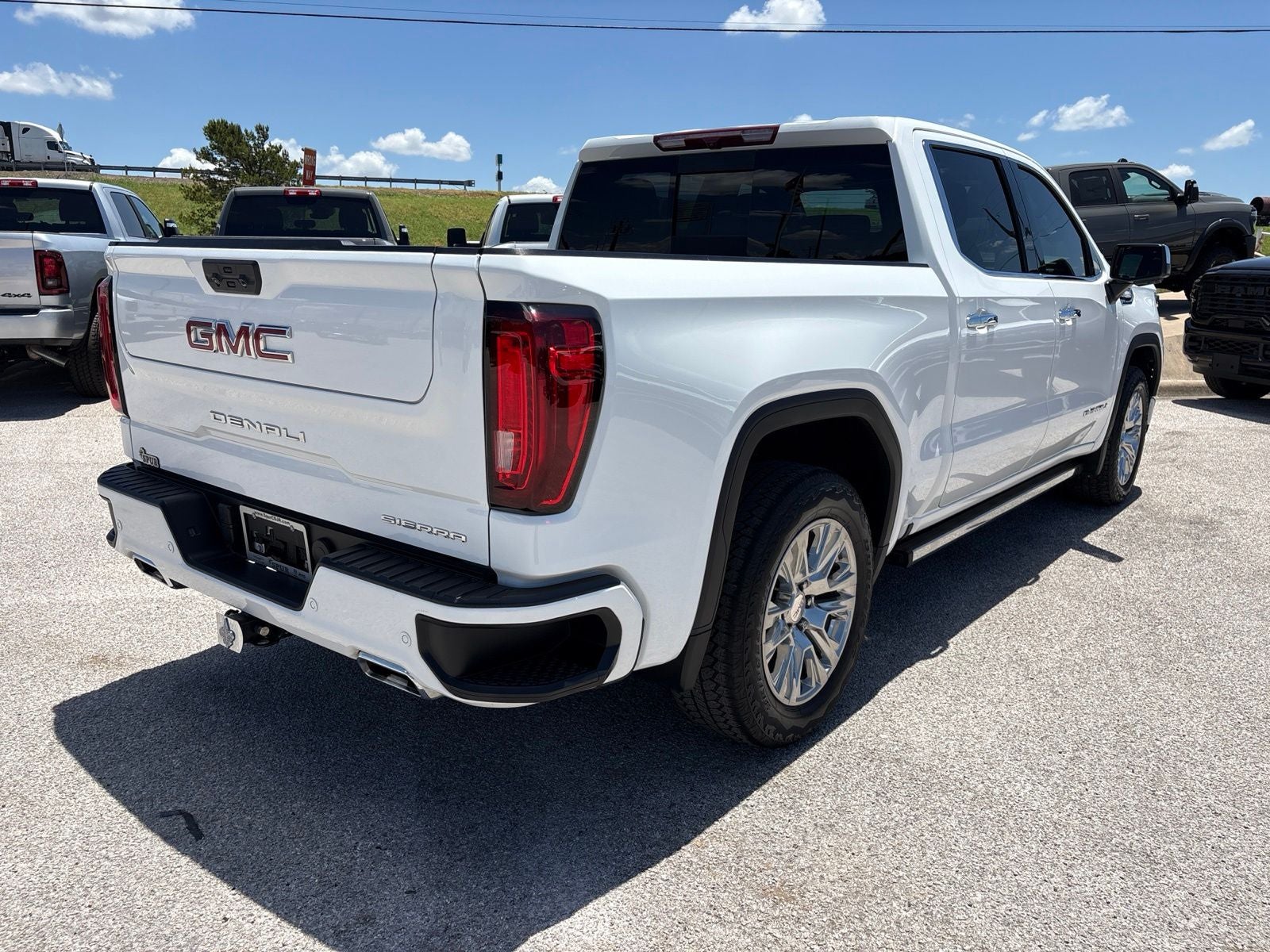 2022 GMC Sierra 1500 4WD Crew Cab Short Box Denali