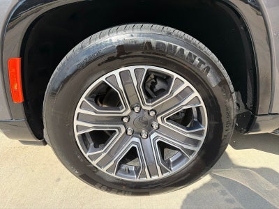 2024 Jeep Wagoneer L Series II 4x2