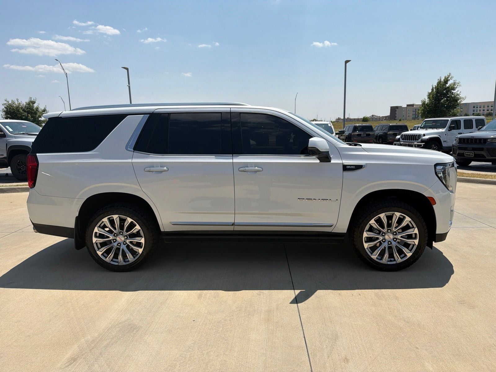 2022 GMC Yukon 4WD Denali