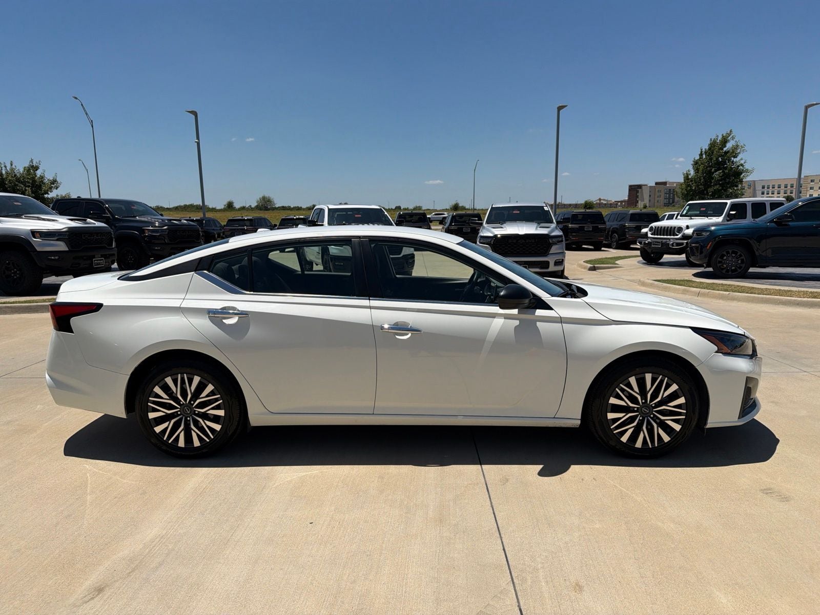 2025 Nissan Altima SV FWD