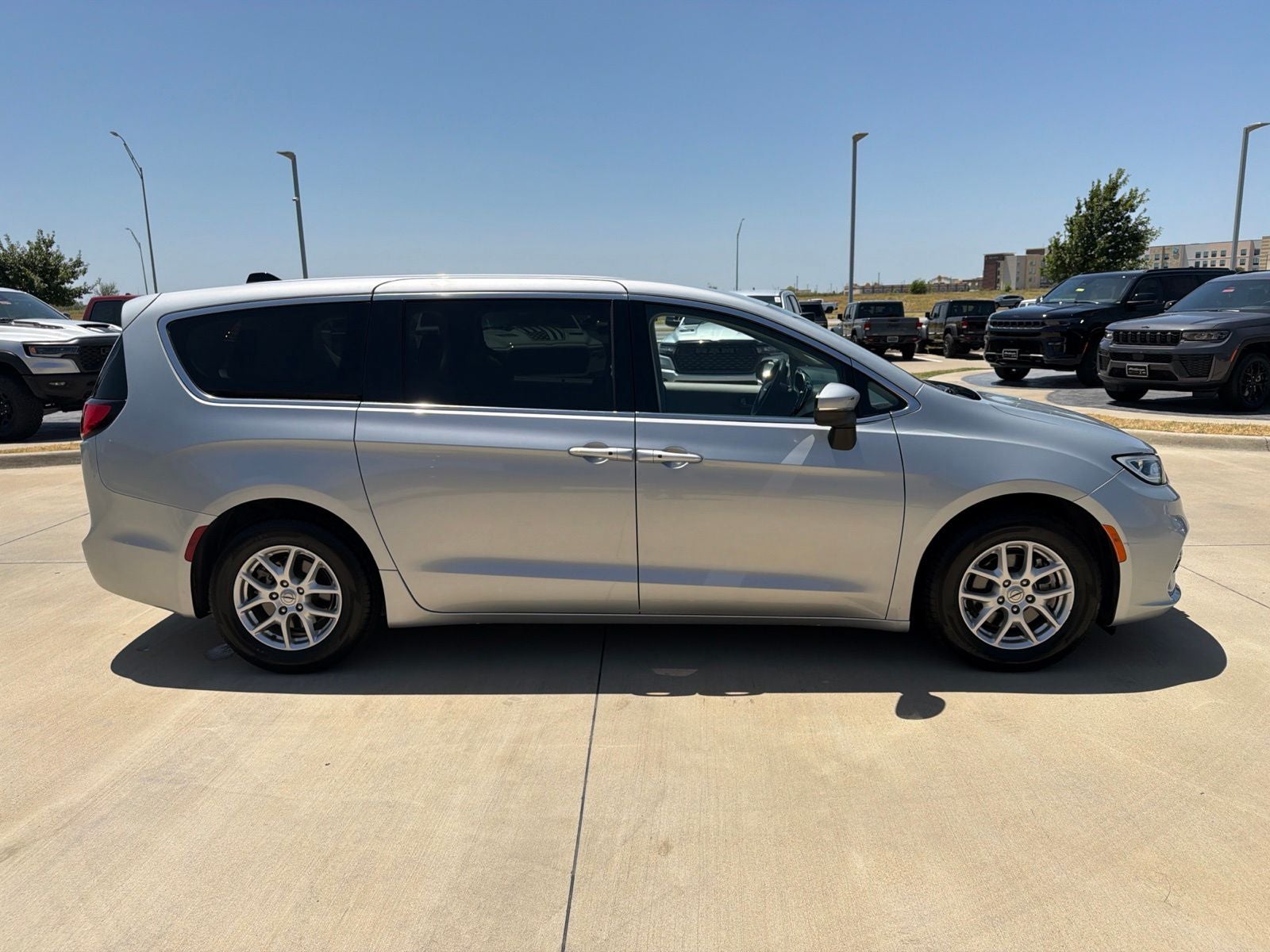 2023 Chrysler Pacifica Touring L