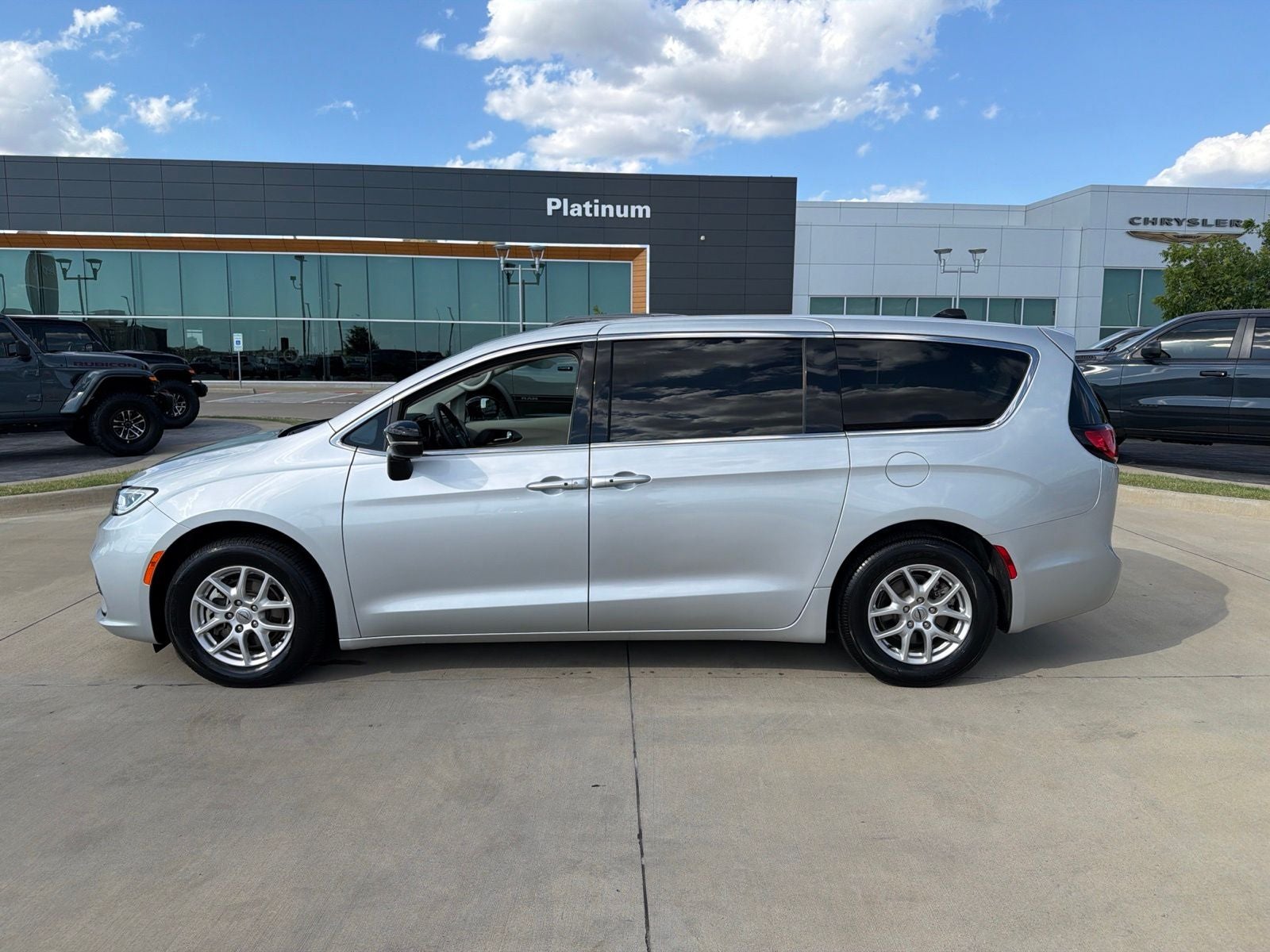 2024 Chrysler Pacifica Touring L