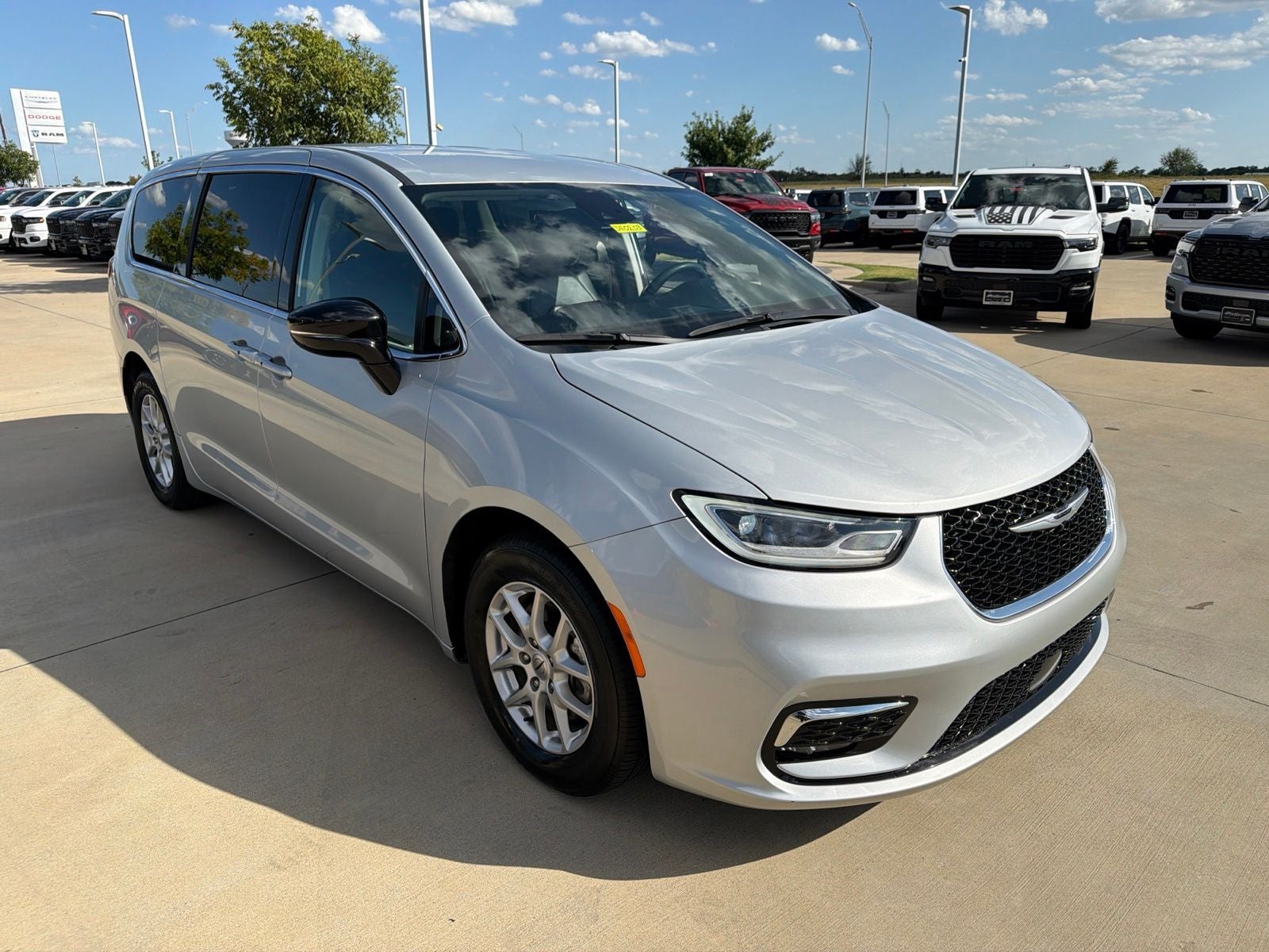 2024 Chrysler Pacifica Touring L