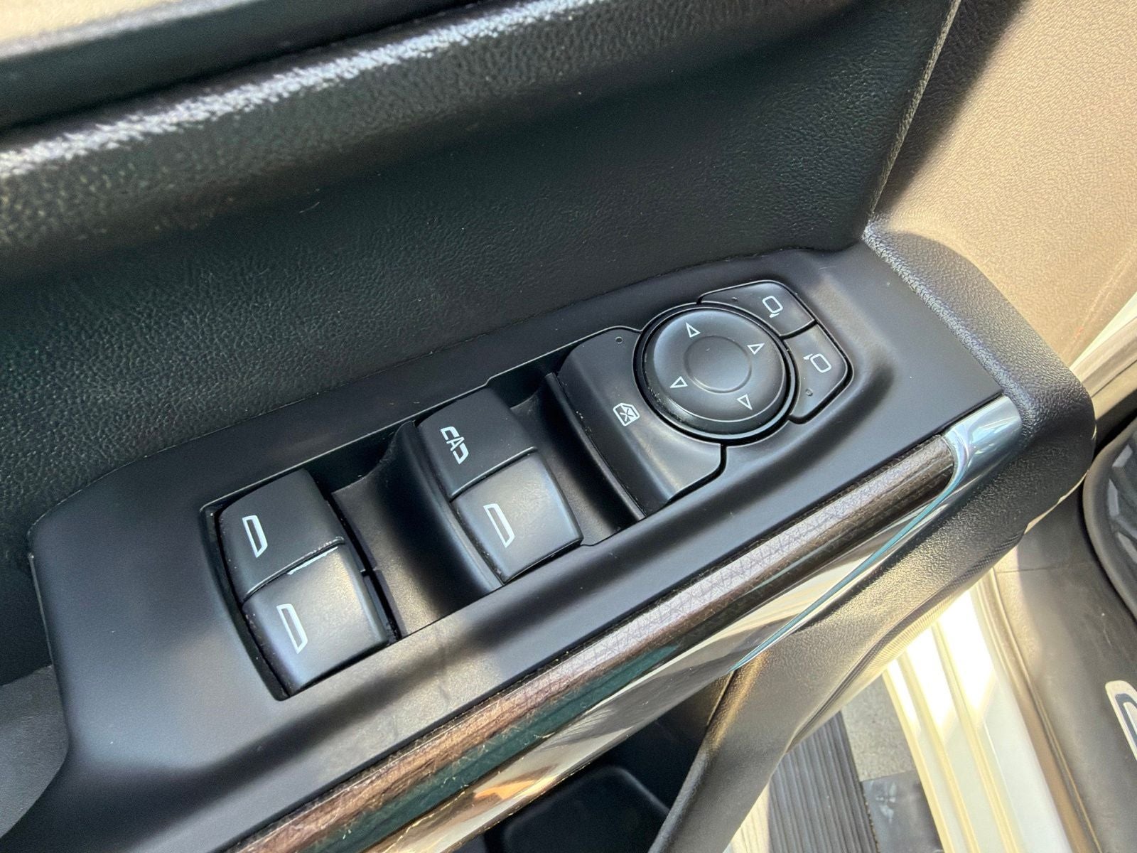 2022 Chevrolet Silverado 1500 LTD 4WD Crew Cab Short Bed LT