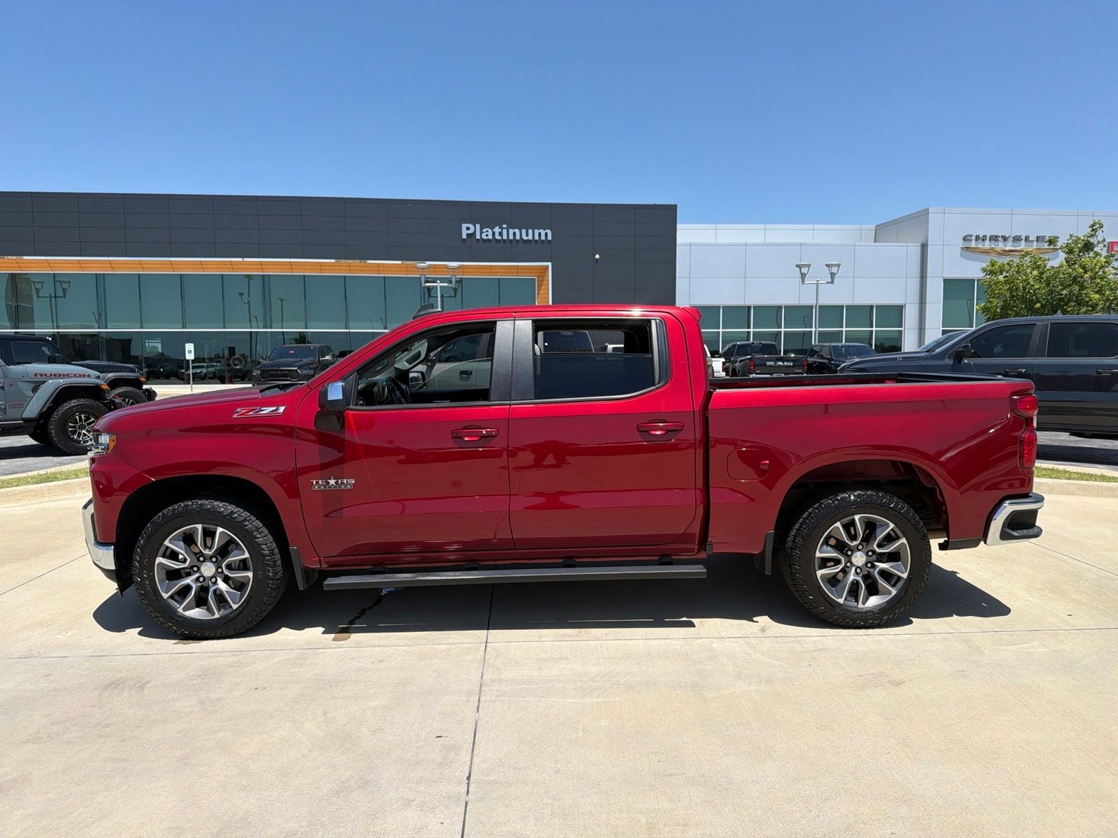 2020 Chevrolet Silverado 1500 4WD Crew Cab Short Bed LT