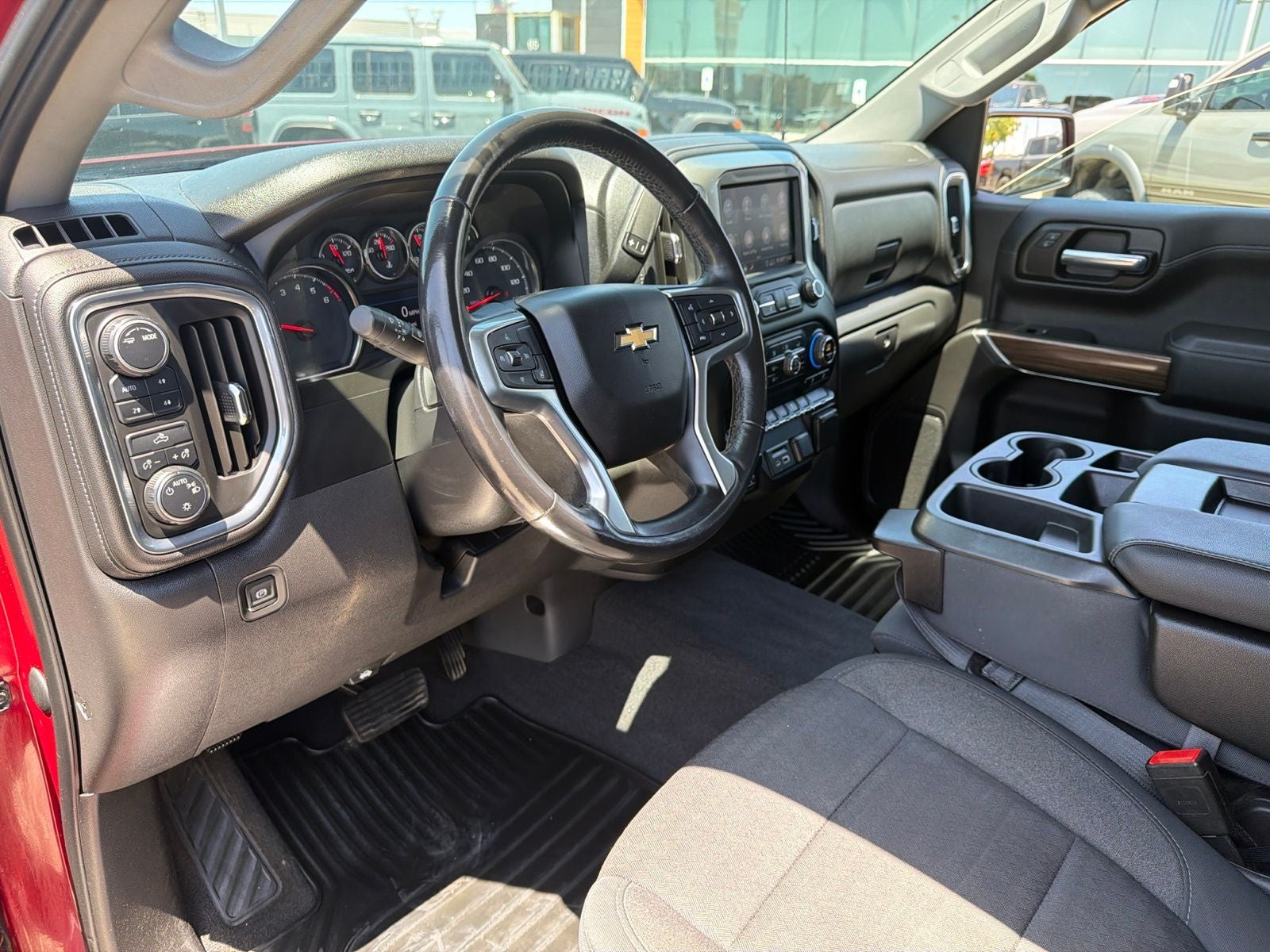 2020 Chevrolet Silverado 1500 4WD Crew Cab Short Bed LT
