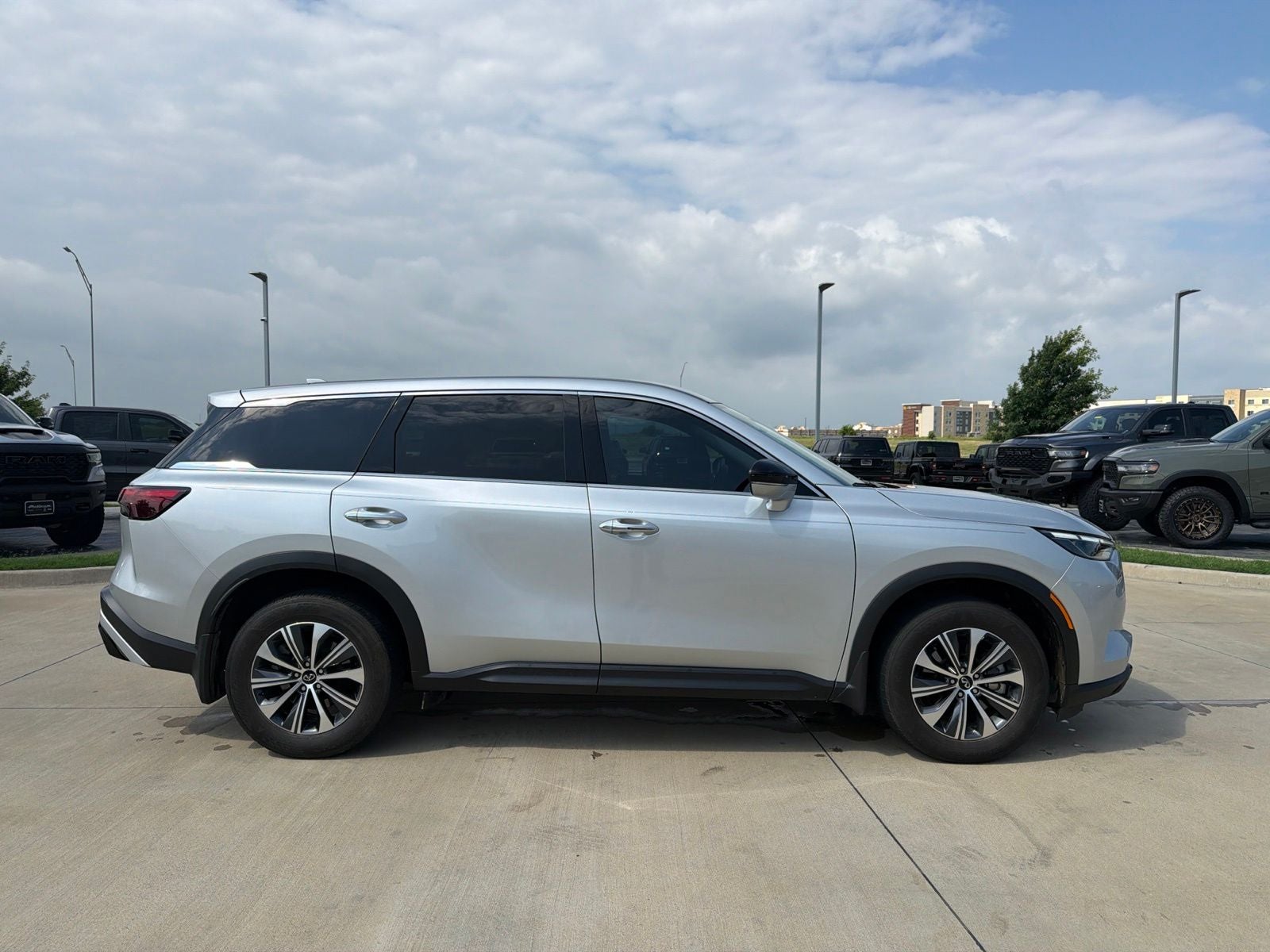2023 INFINITI QX60 PURE