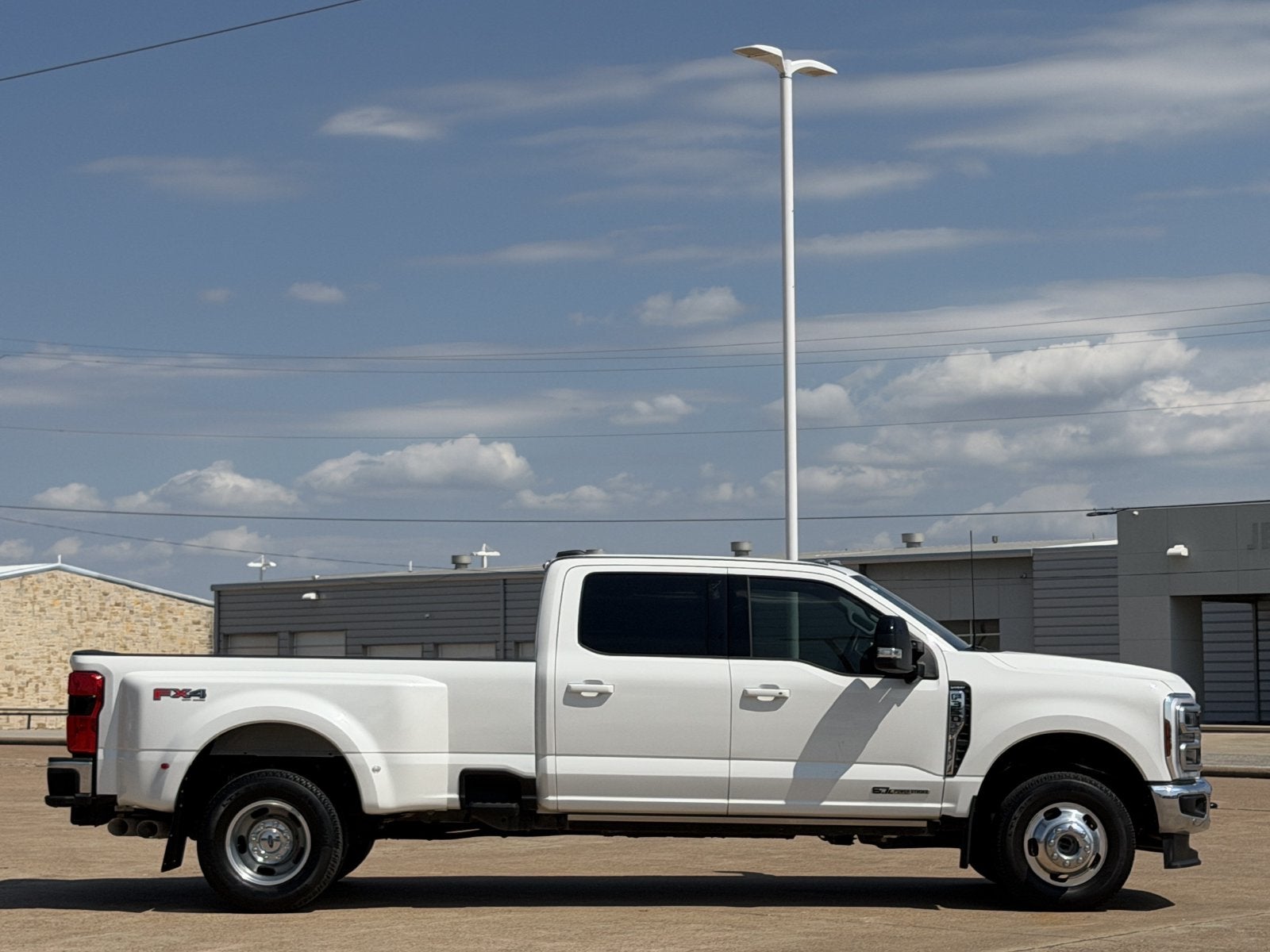 2025 Ford F-350SD Lariat DRW