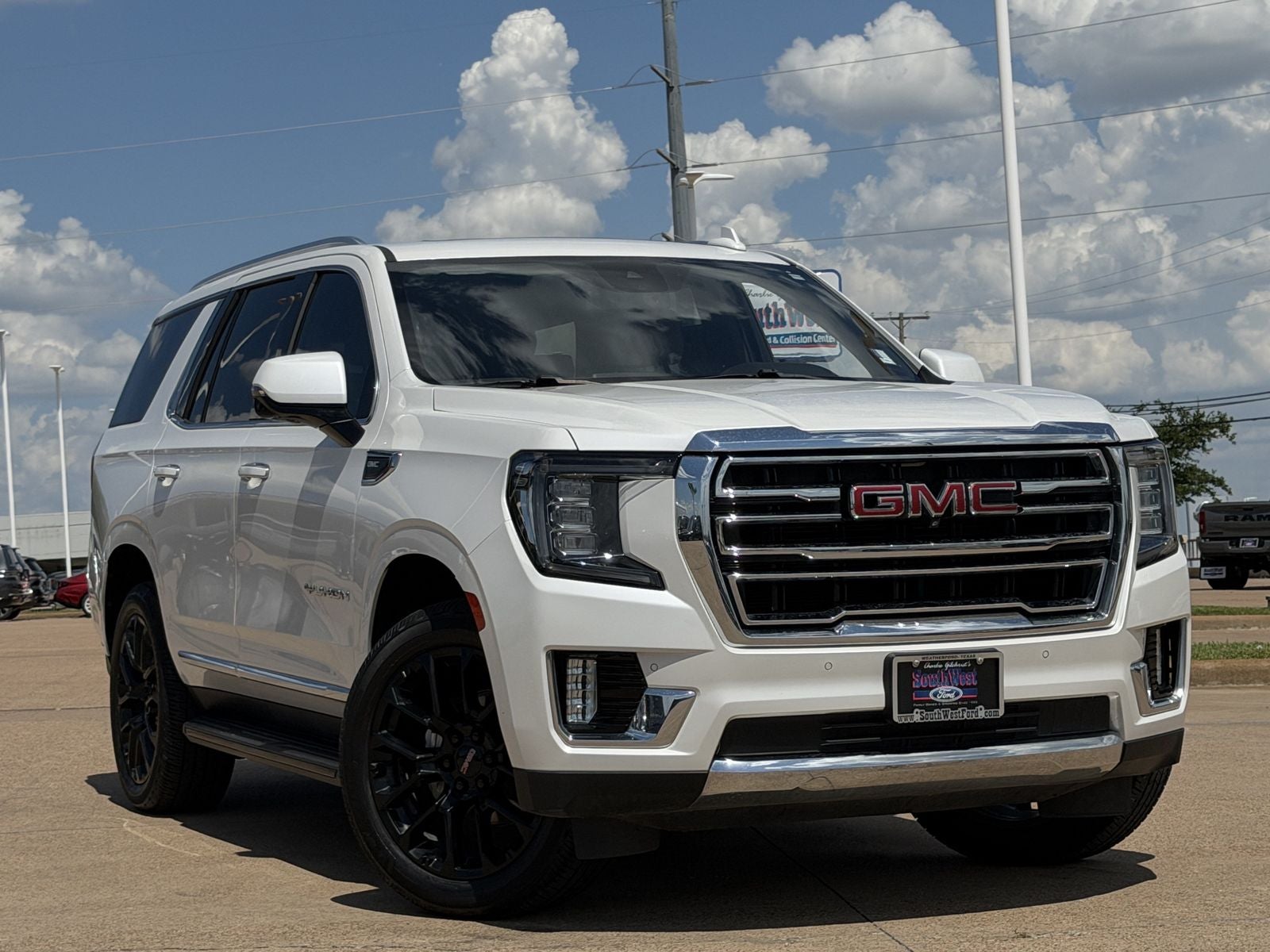 2023 GMC Yukon SLT