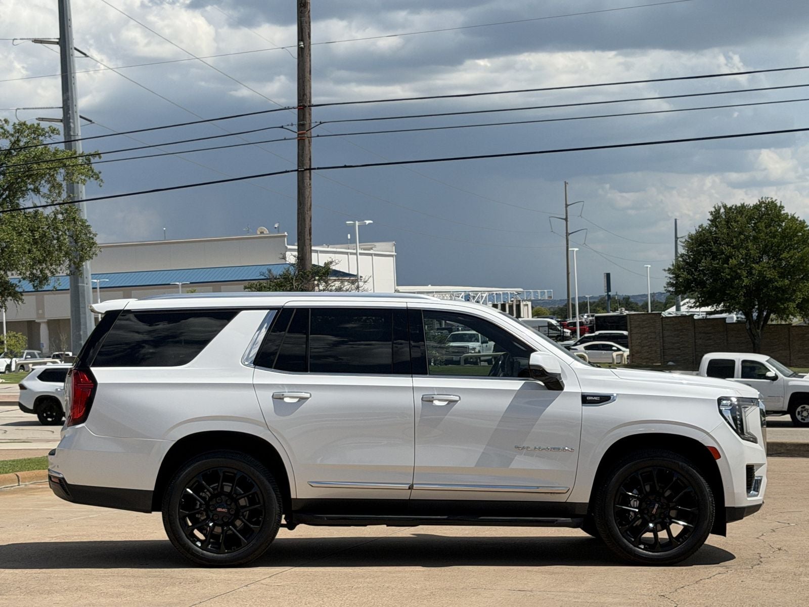 2023 GMC Yukon SLT