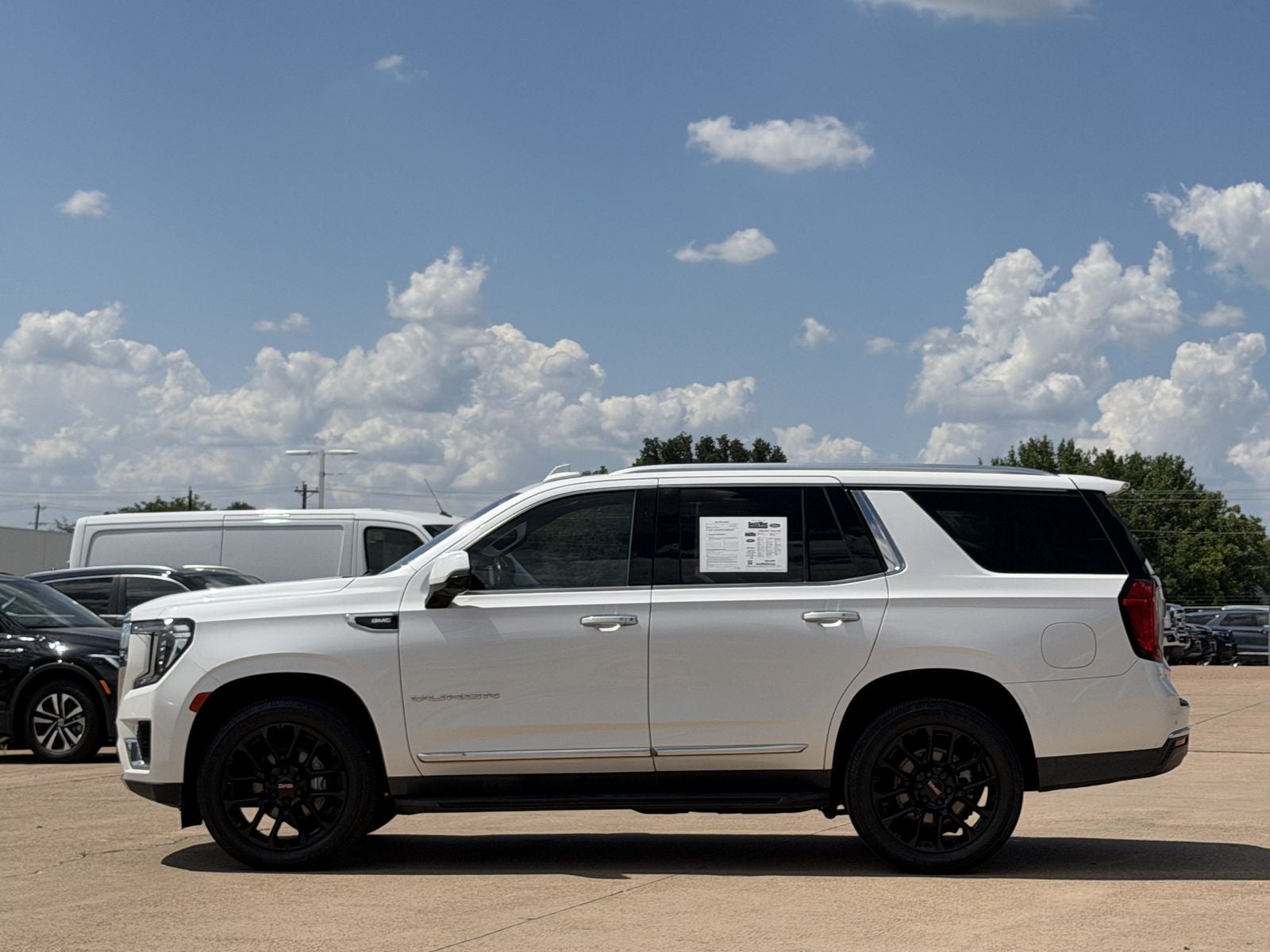 2023 GMC Yukon SLT