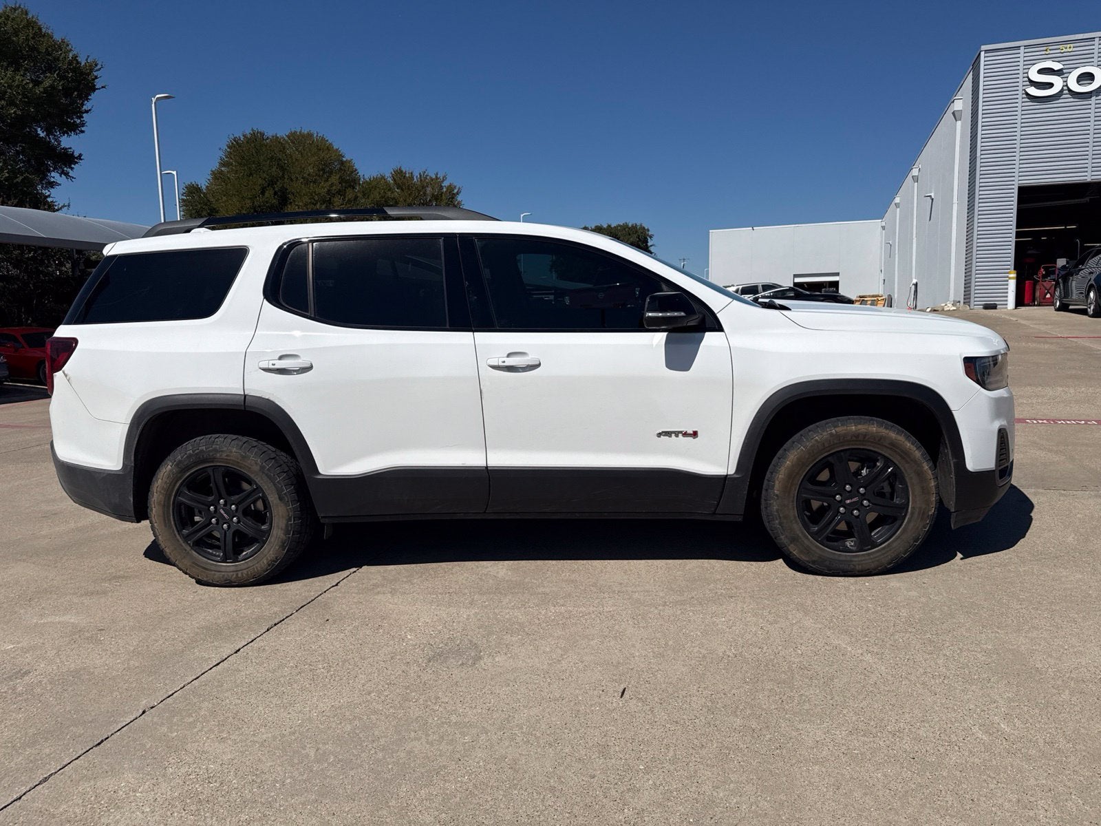 2023 GMC Acadia AT4