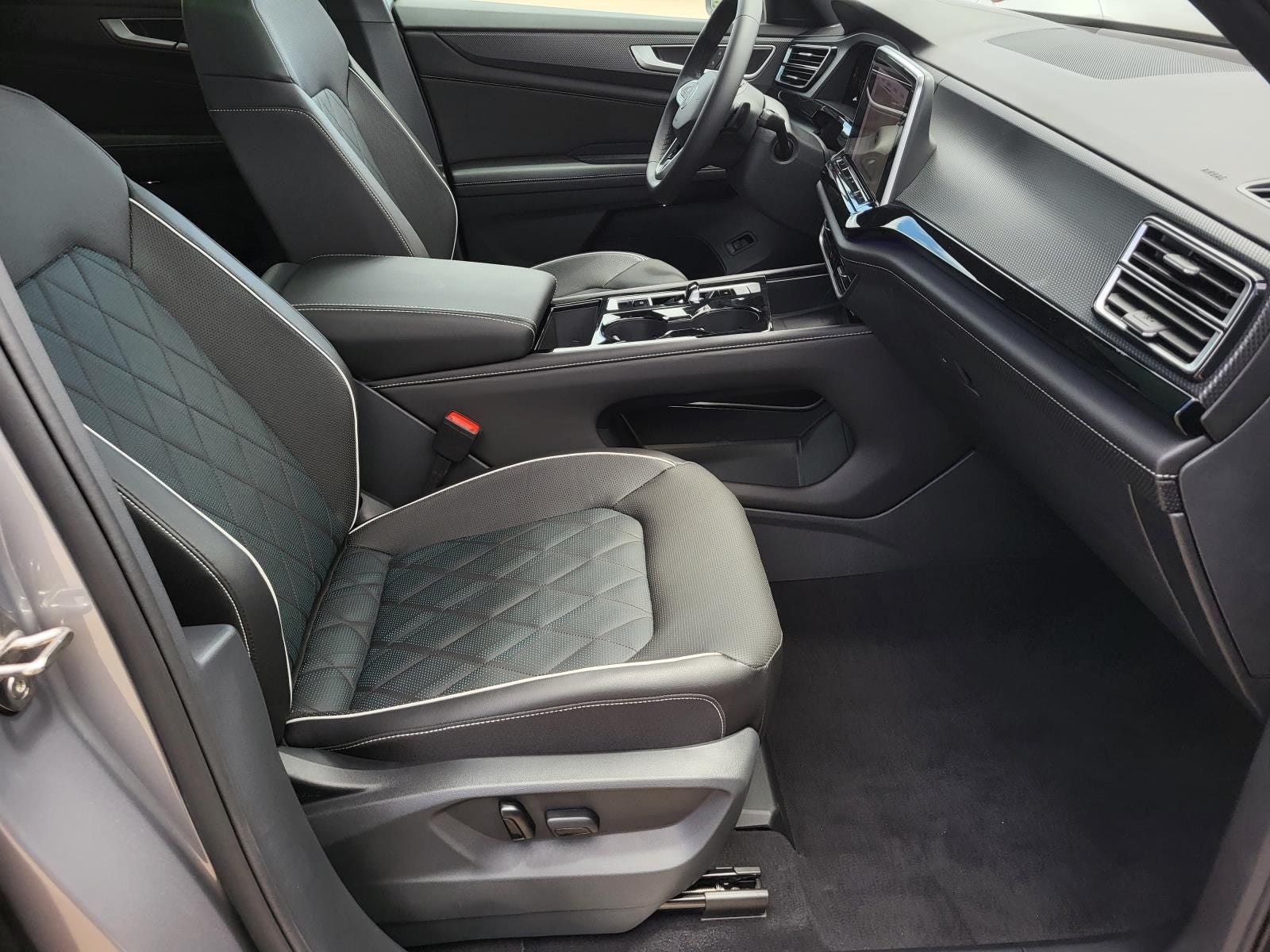 2024 Volkswagen Atlas Cross Sport 2.0T SEL Premium R-Line