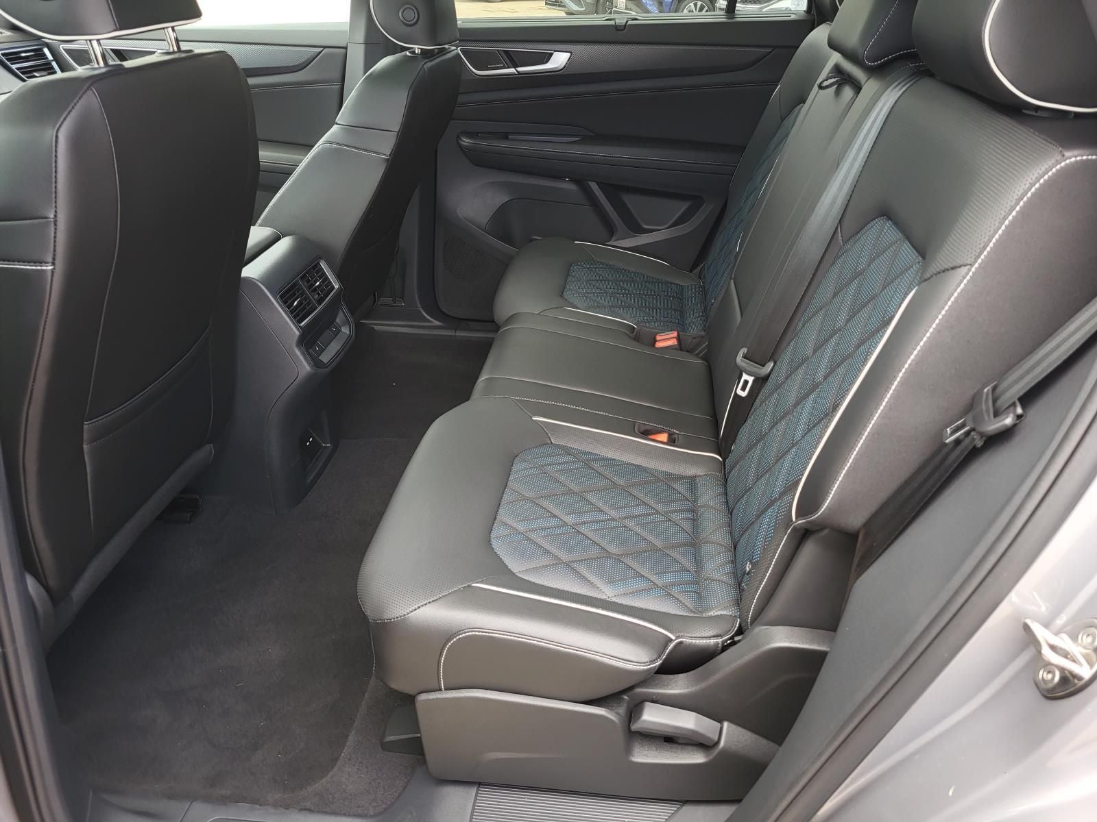 2024 Volkswagen Atlas Cross Sport 2.0T SEL Premium R-Line