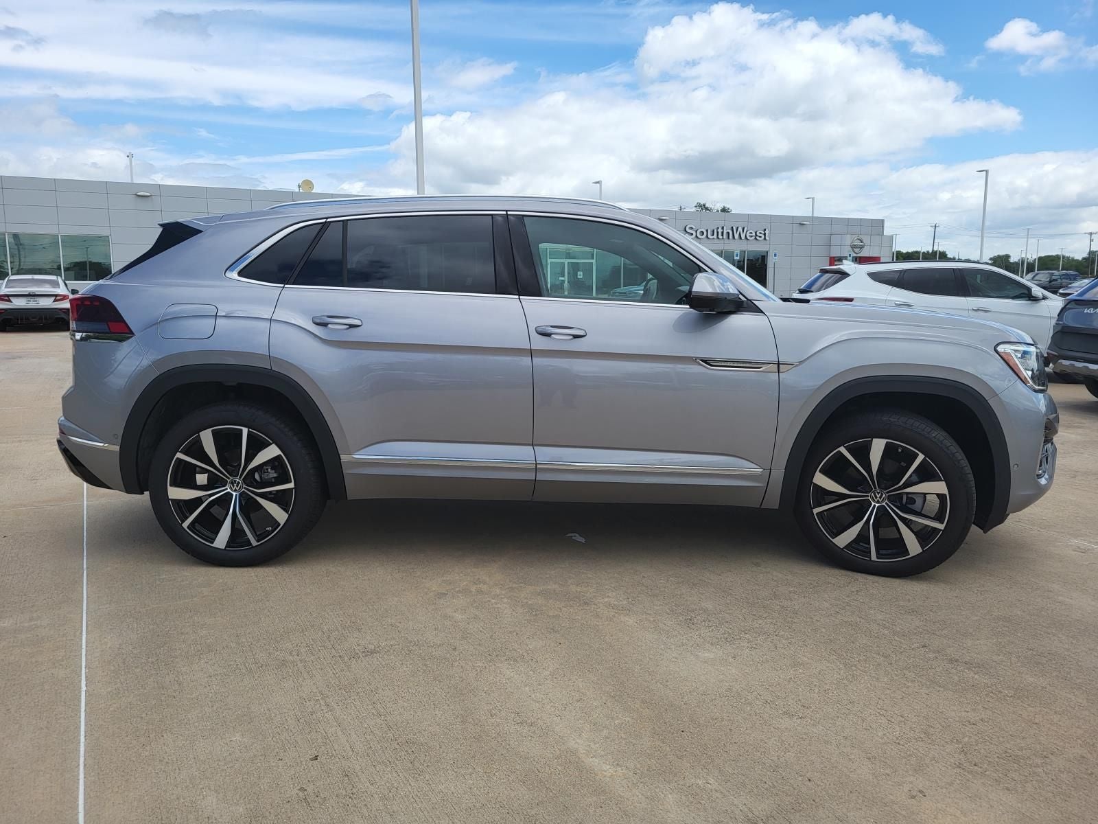 2024 Volkswagen Atlas Cross Sport 2.0T SEL Premium R-Line