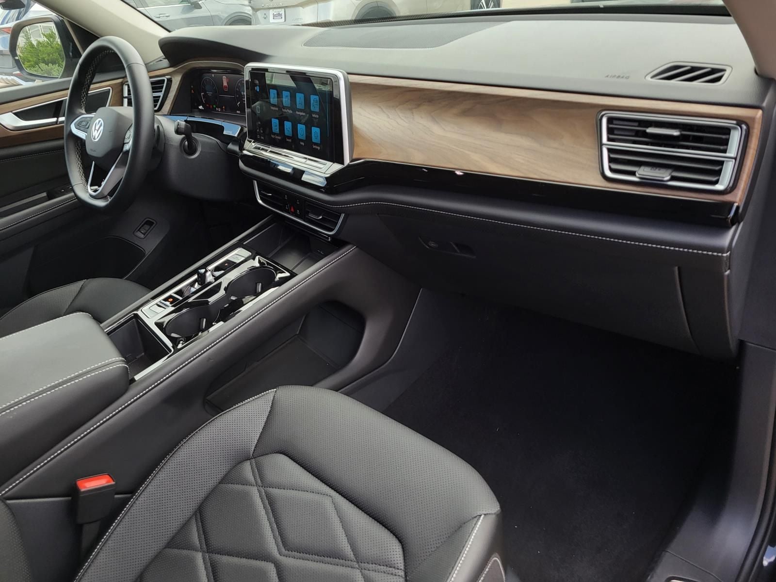 2024 Volkswagen Atlas 2.0T SE w/Technology