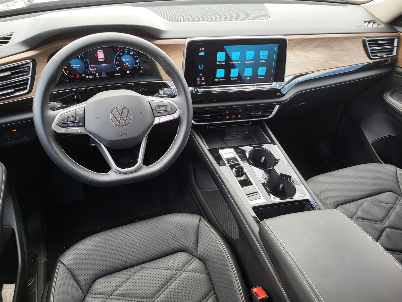 2024 Volkswagen Atlas 2.0T SE w/Technology