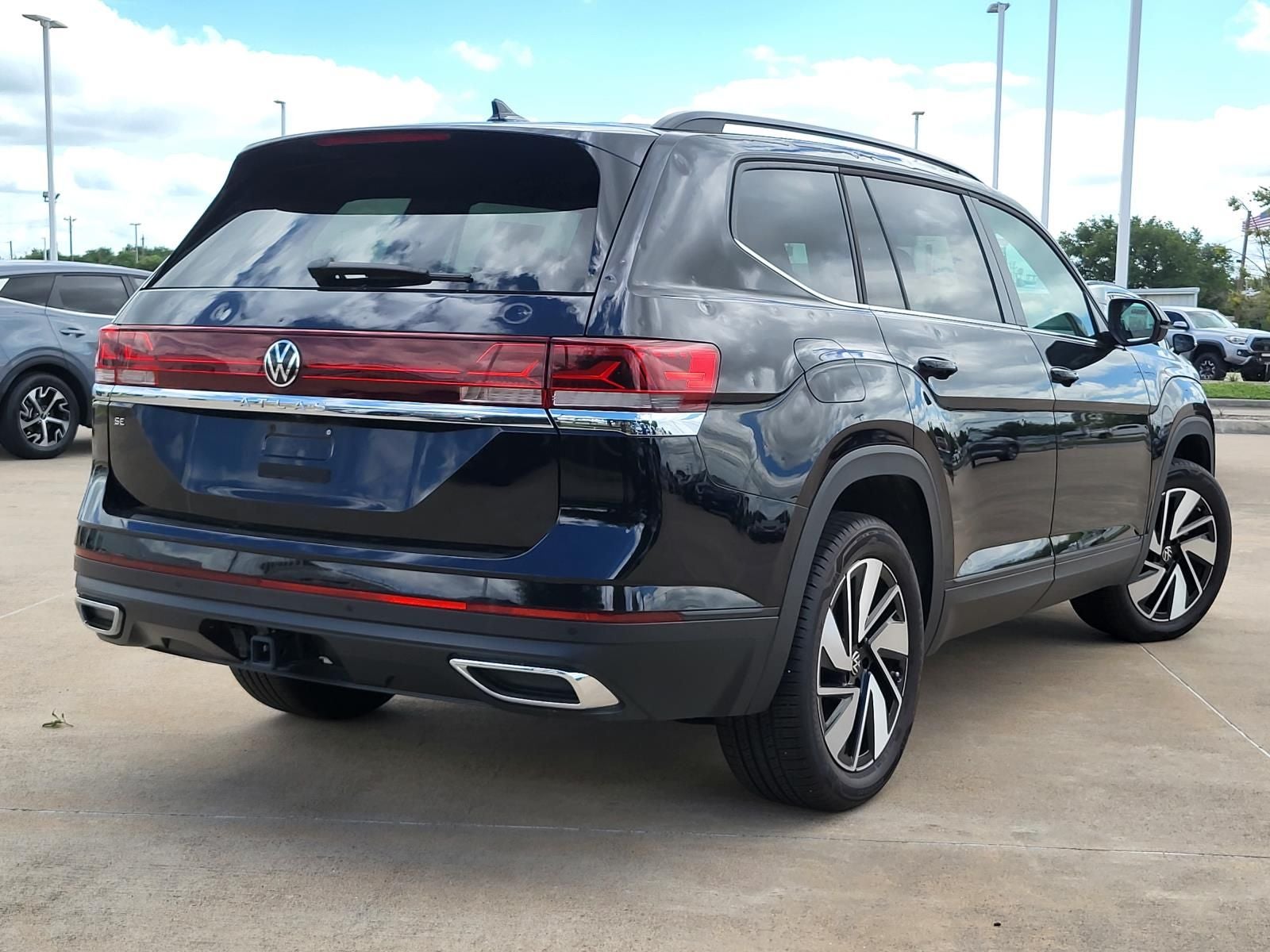 2024 Volkswagen Atlas 2.0T SE w/Technology