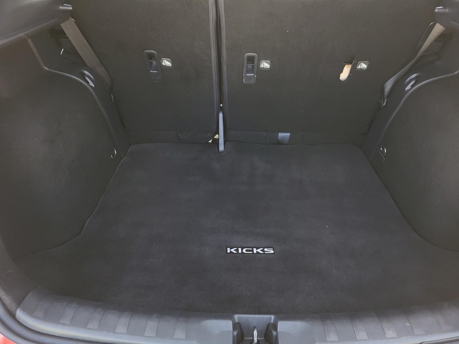 2021 Nissan Kicks SR