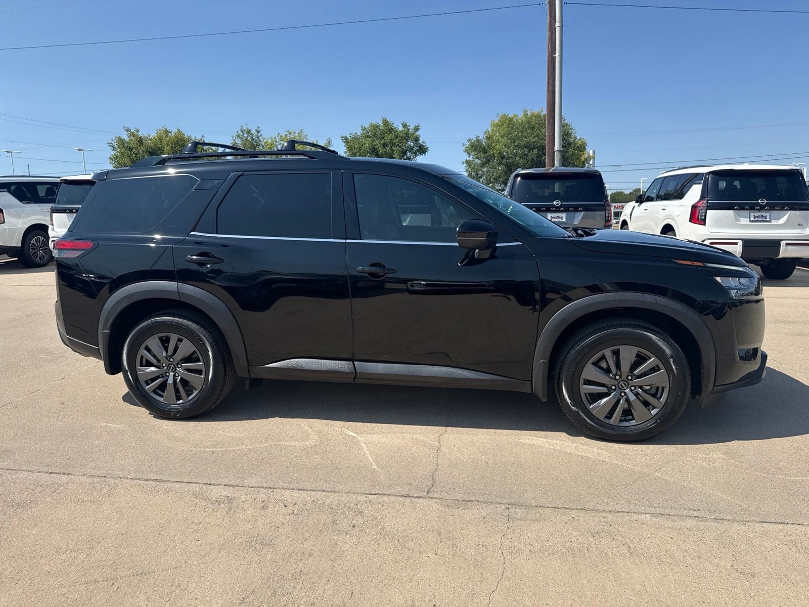 2024 Nissan Pathfinder SV