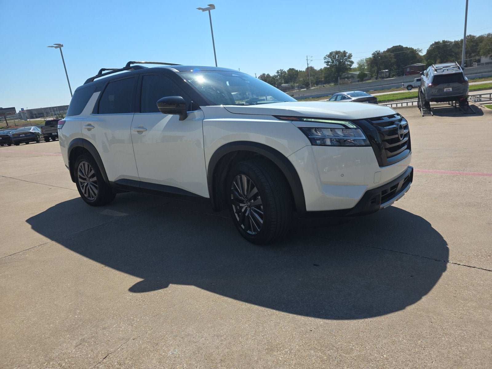 2023 Nissan Pathfinder SL