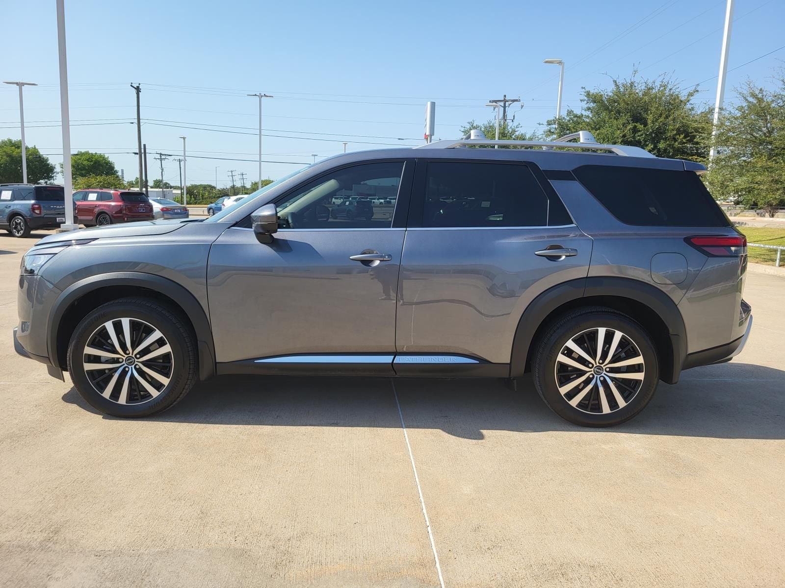 2025 Nissan Pathfinder Platinum