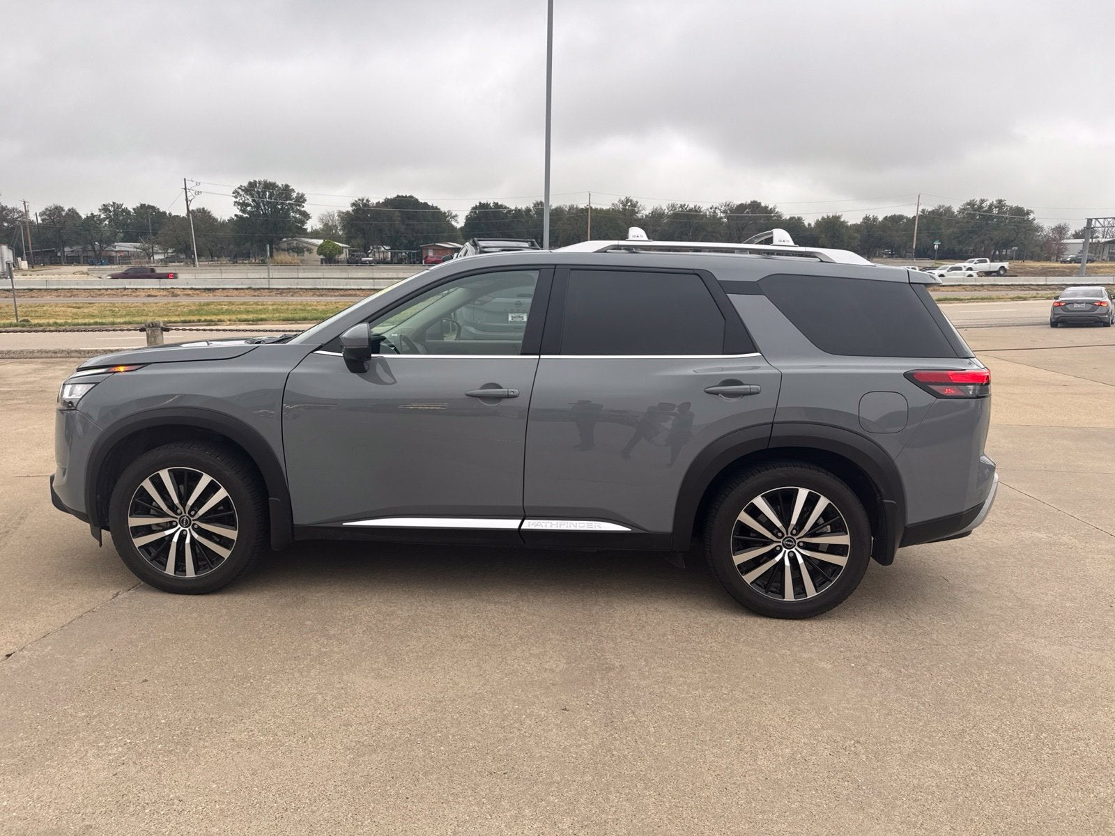 2023 Nissan Pathfinder Platinum