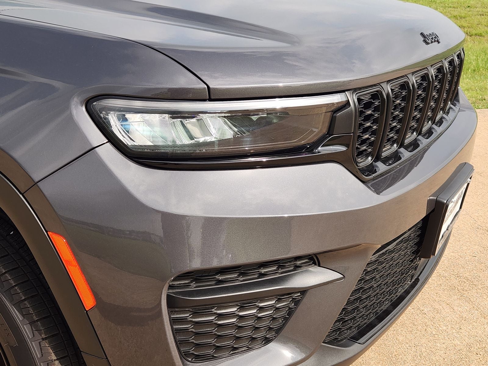2025 Jeep Grand Cherokee Laredo