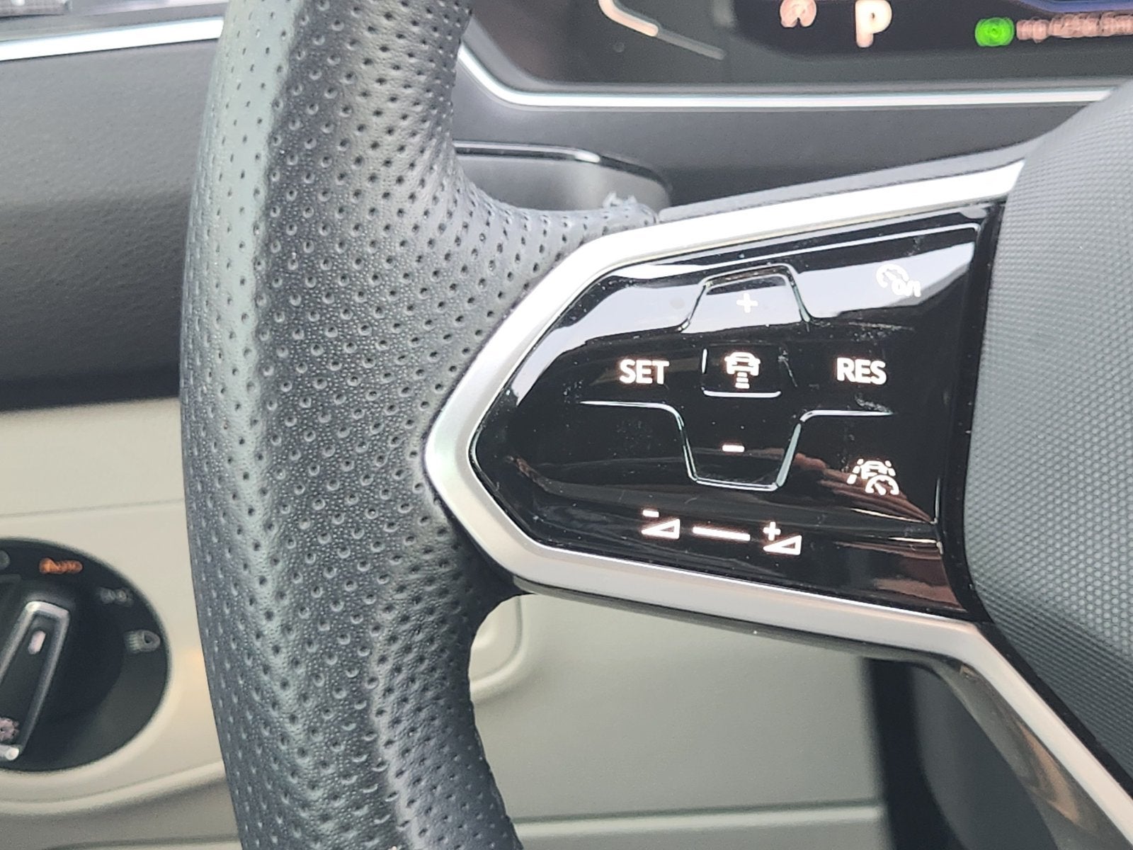 2024 Volkswagen Tiguan 2.0T SEL R-Line