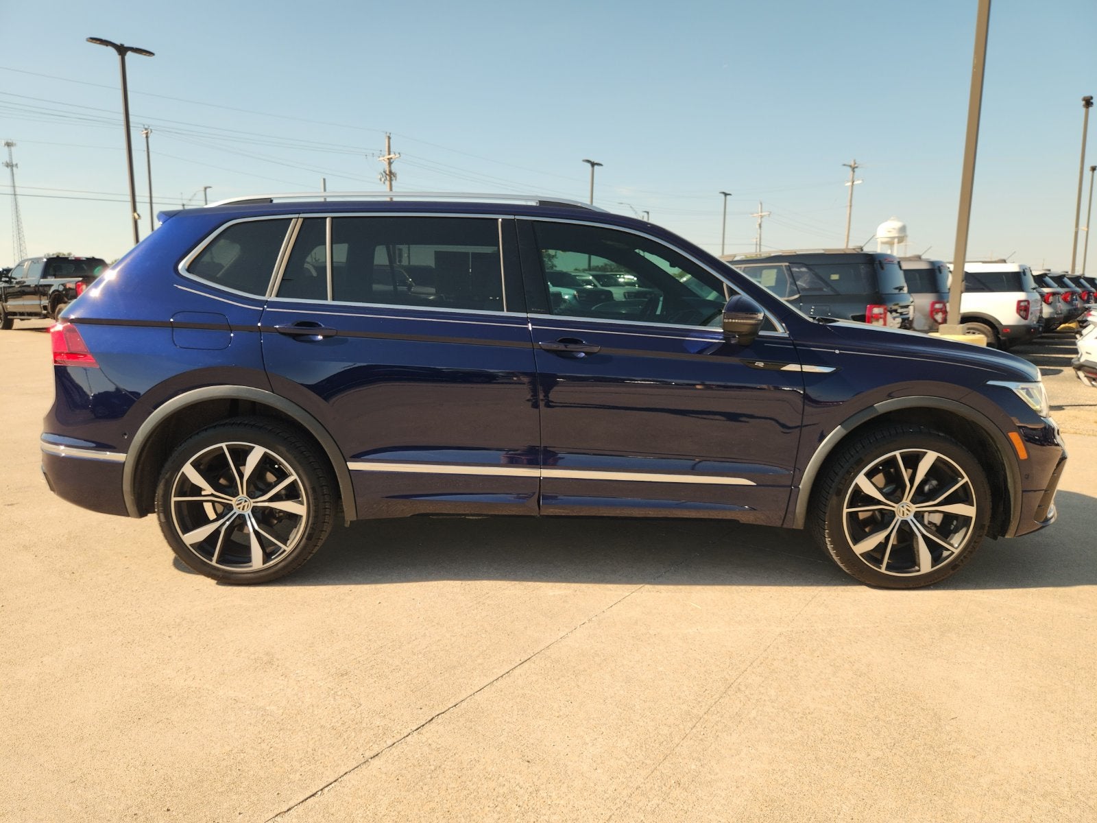 2024 Volkswagen Tiguan 2.0T SEL R-Line