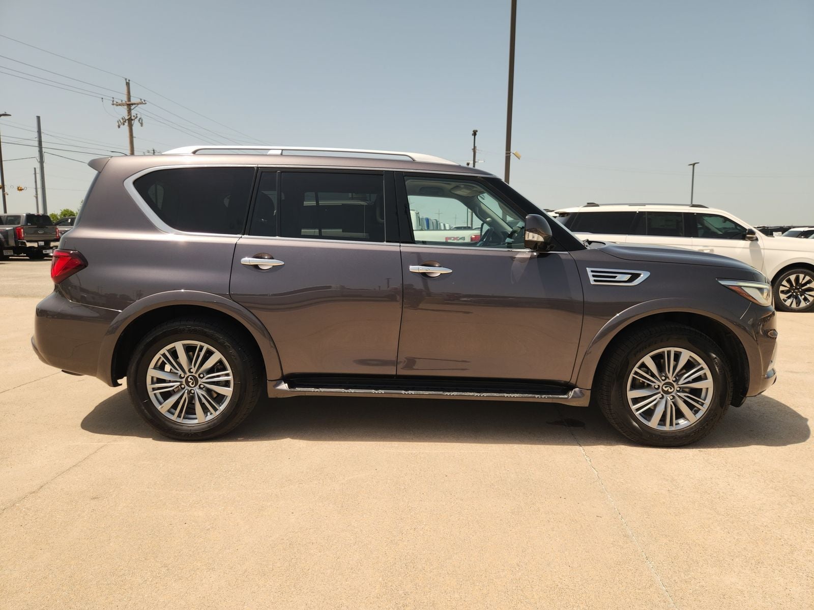 2024 INFINITI QX80 LUXE