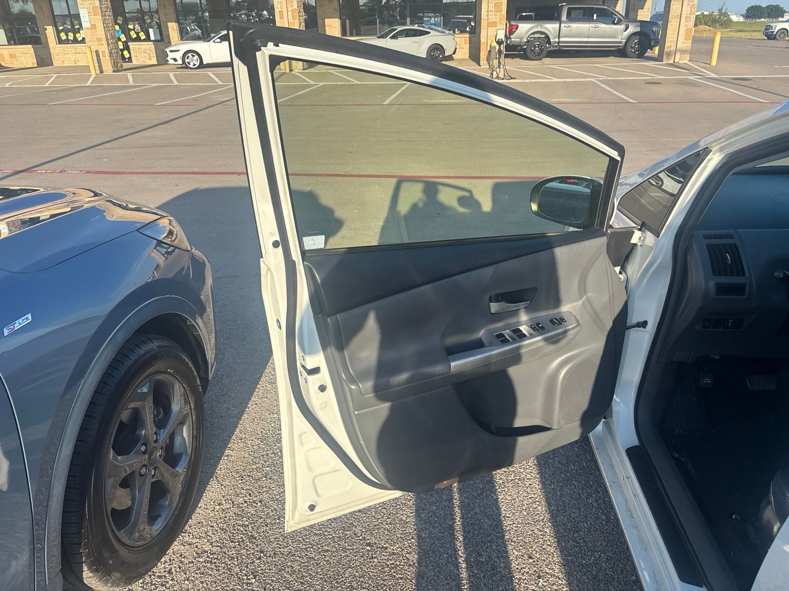 2014 Toyota Prius v Five