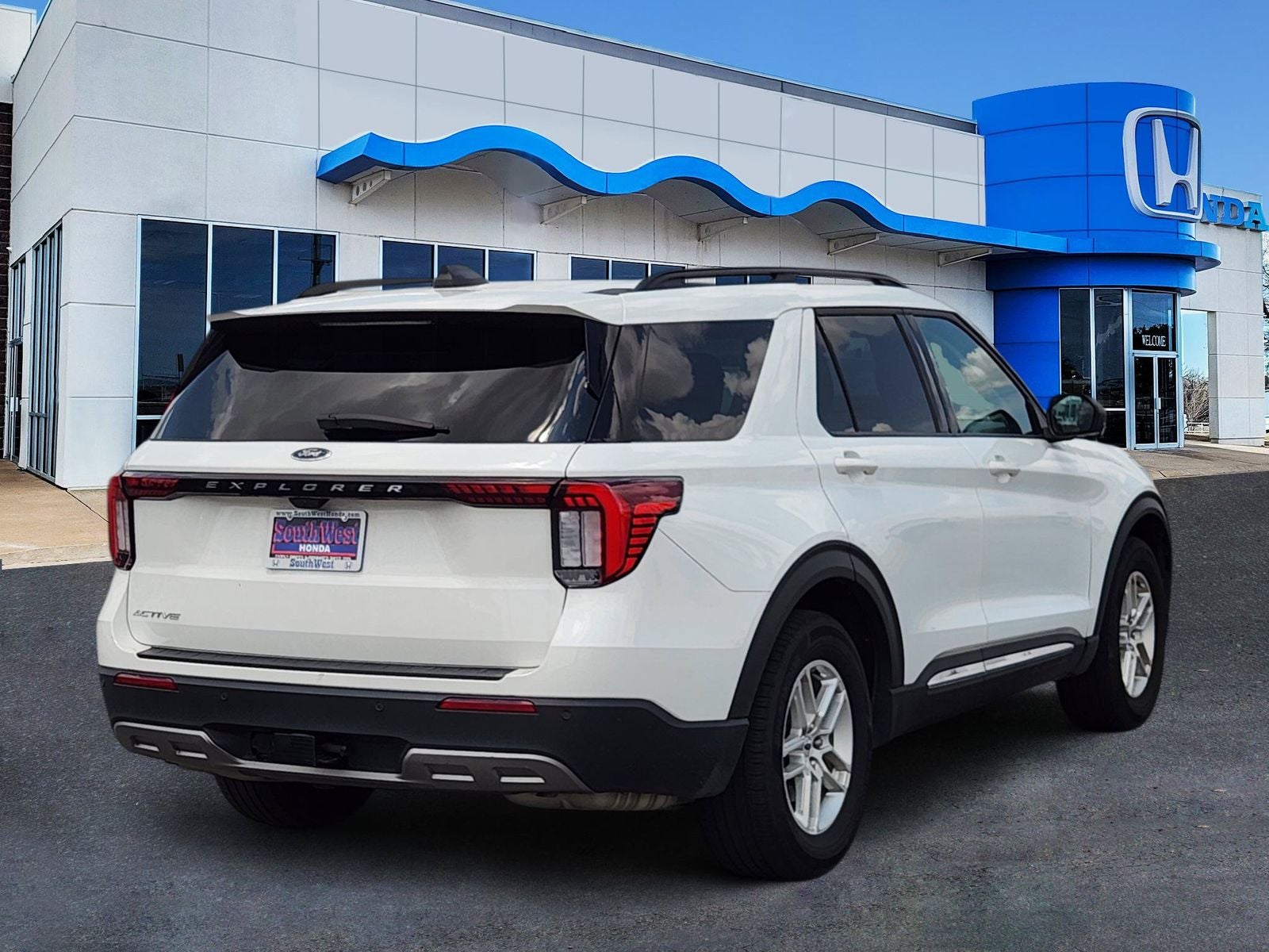 2025 Ford Explorer Active